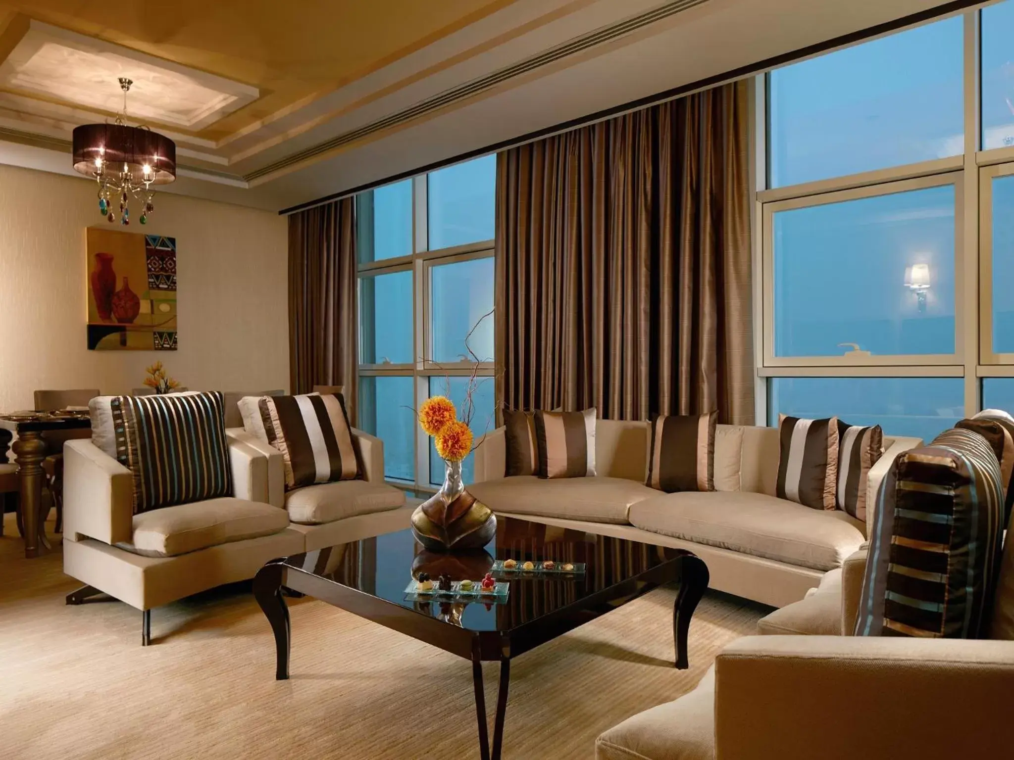 Living room, Seating Area in Millennium Hotel & Convention Centre Kuwait