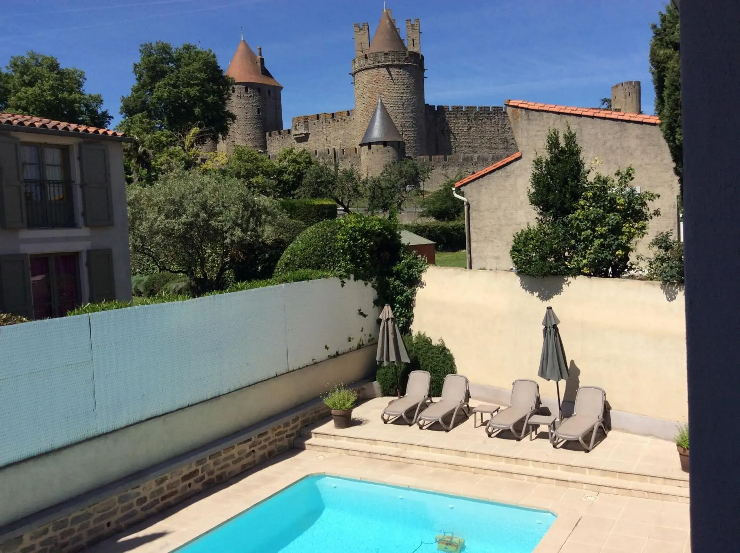 Landmark view, Swimming Pool in Hotel l'Aragon