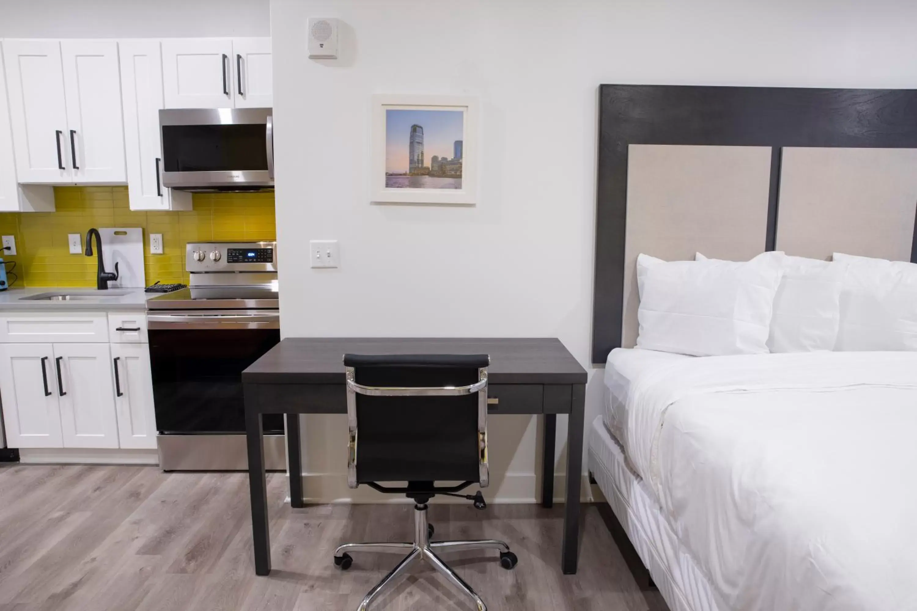 Kitchen/Kitchenette in Peachtree Suites - Jersey City