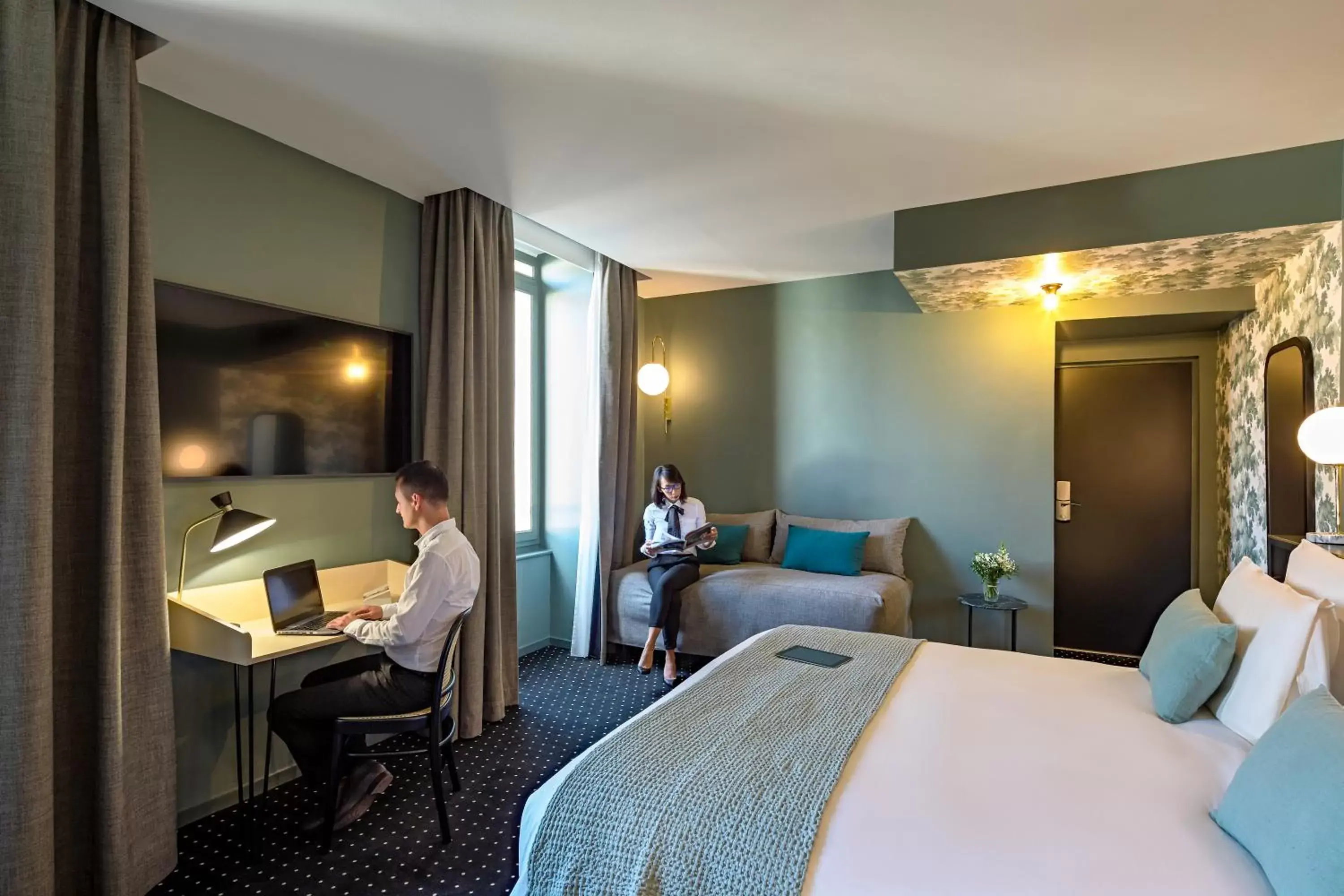 Photo of the whole room, Bed in Mercure Nantes Centre Passage Pommeraye