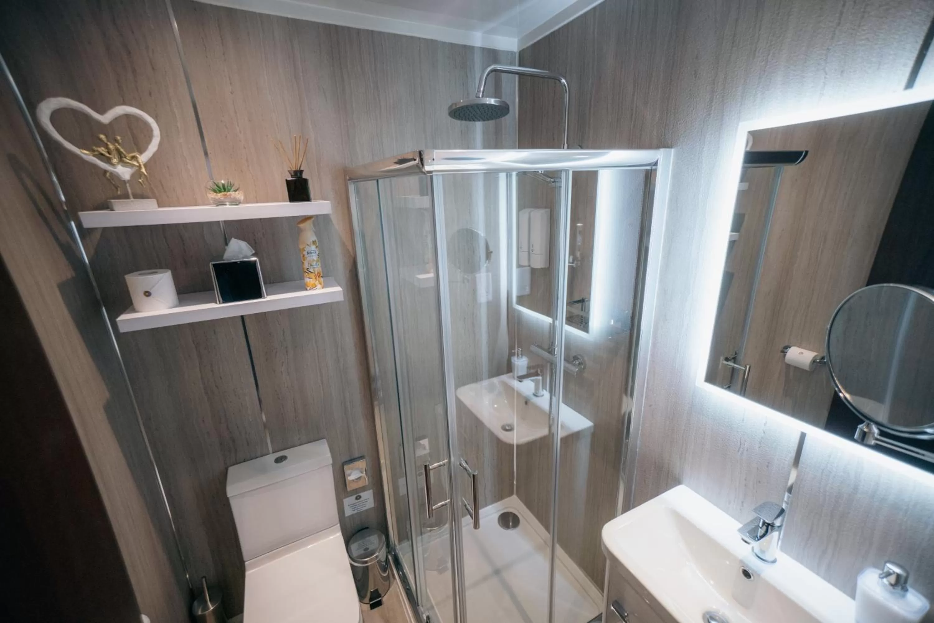 Shower in Eriskay B&B and Aviemore Glamping