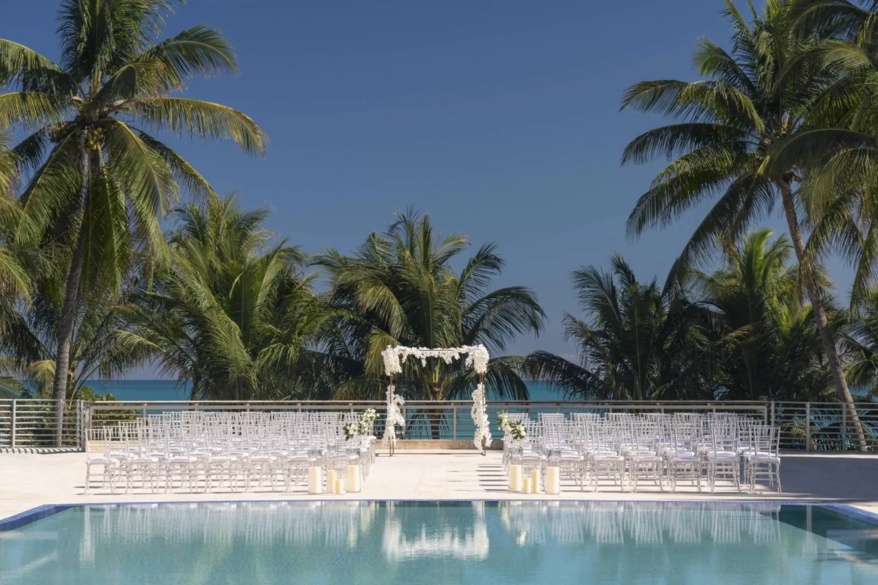 Lounge or bar, Swimming Pool in The Ritz-Carlton South Beach
