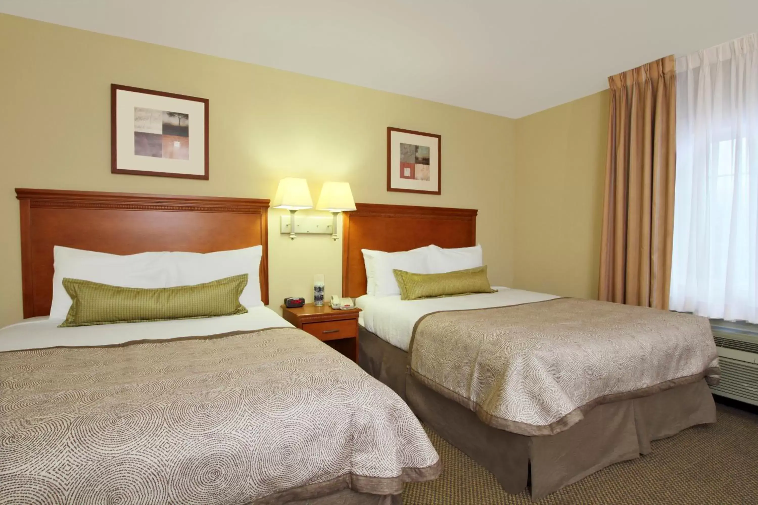 Photo of the whole room, Bed in Candlewood Suites Norfolk Airport, an IHG Hotel