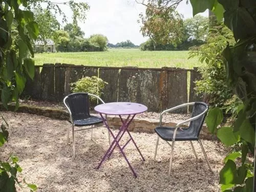 Twin Room with Shower in Chambres d'Hotes - La Marmoire