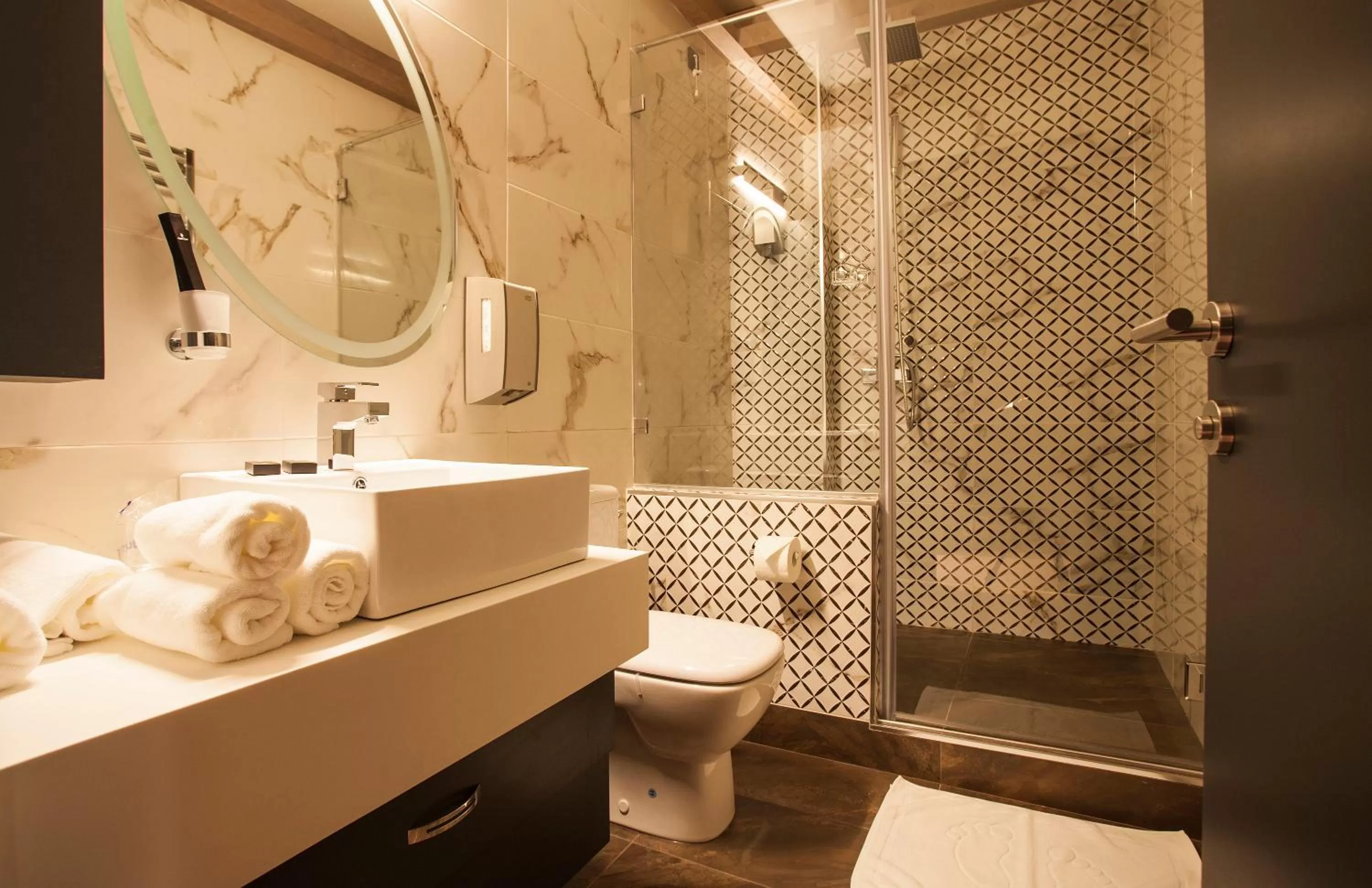 Shower in Atera Business Suites