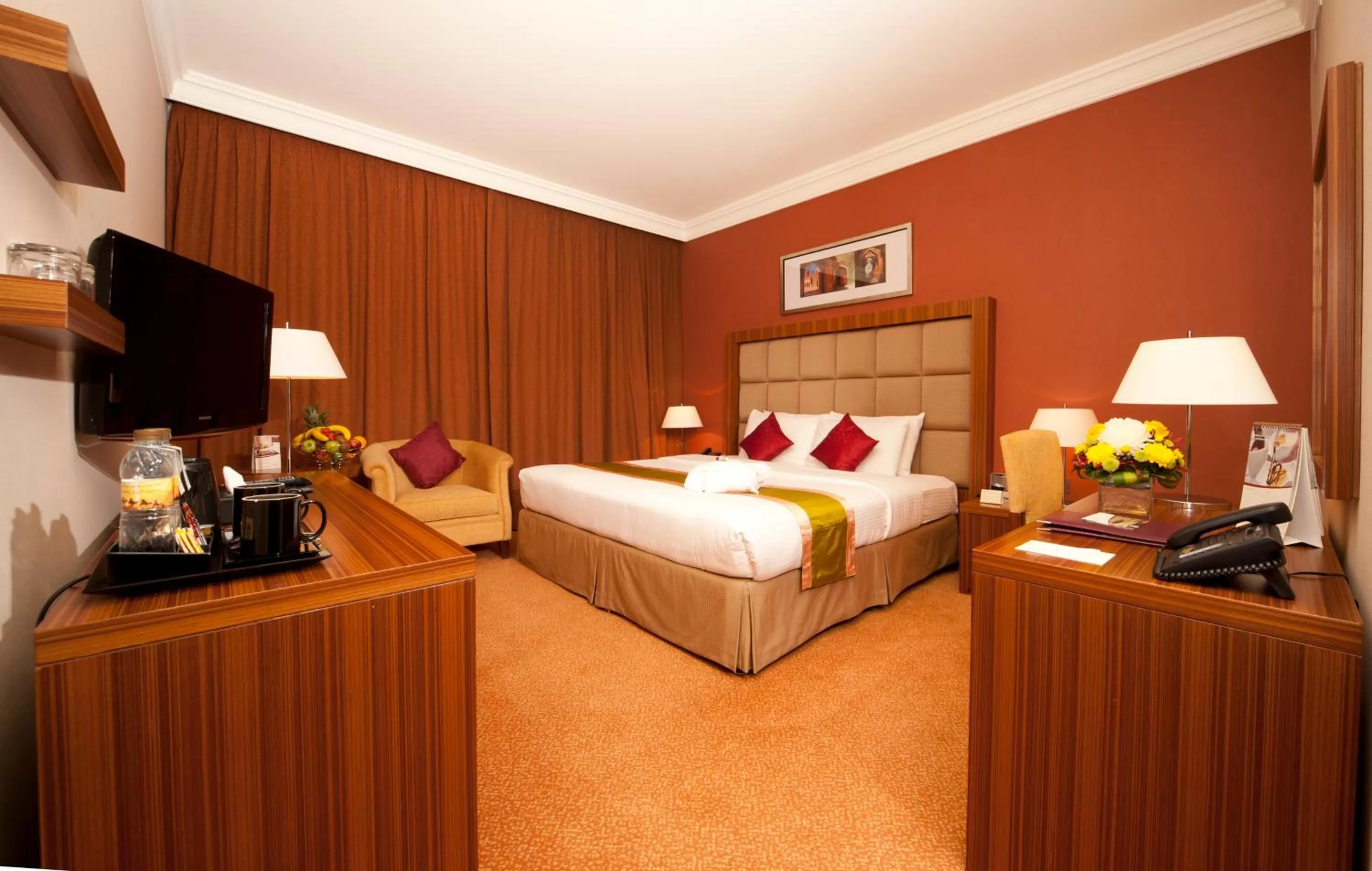 Photo of the whole room, Bed in City Seasons Al Hamra Hotel