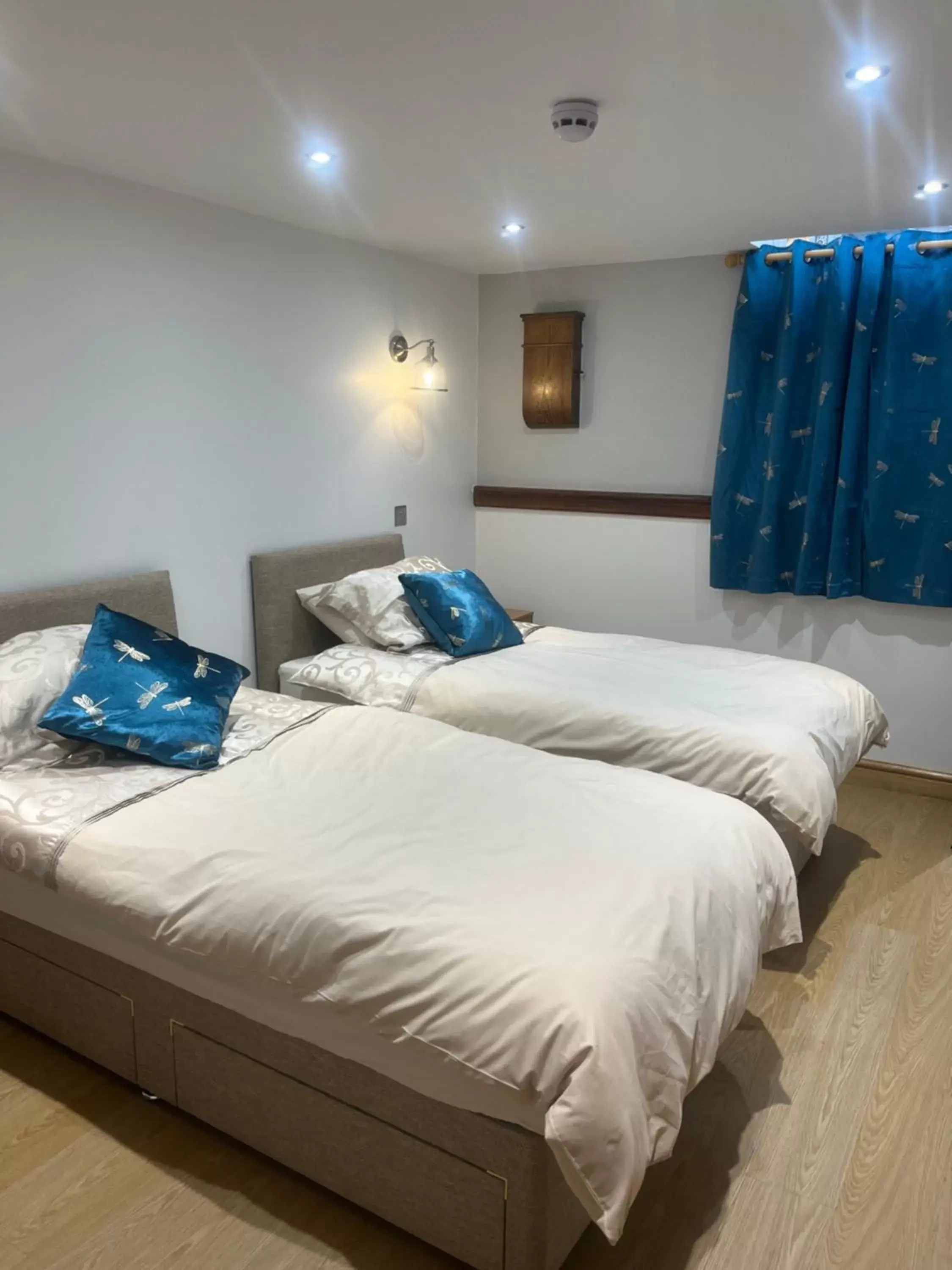 Bedroom, Bed in Pontcysyllte Chapel Tearoom