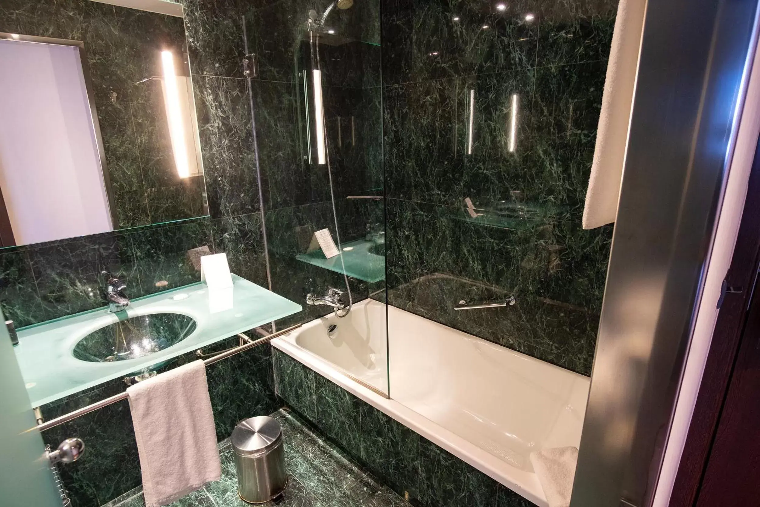 Bathroom in Hotel Vilamarí
