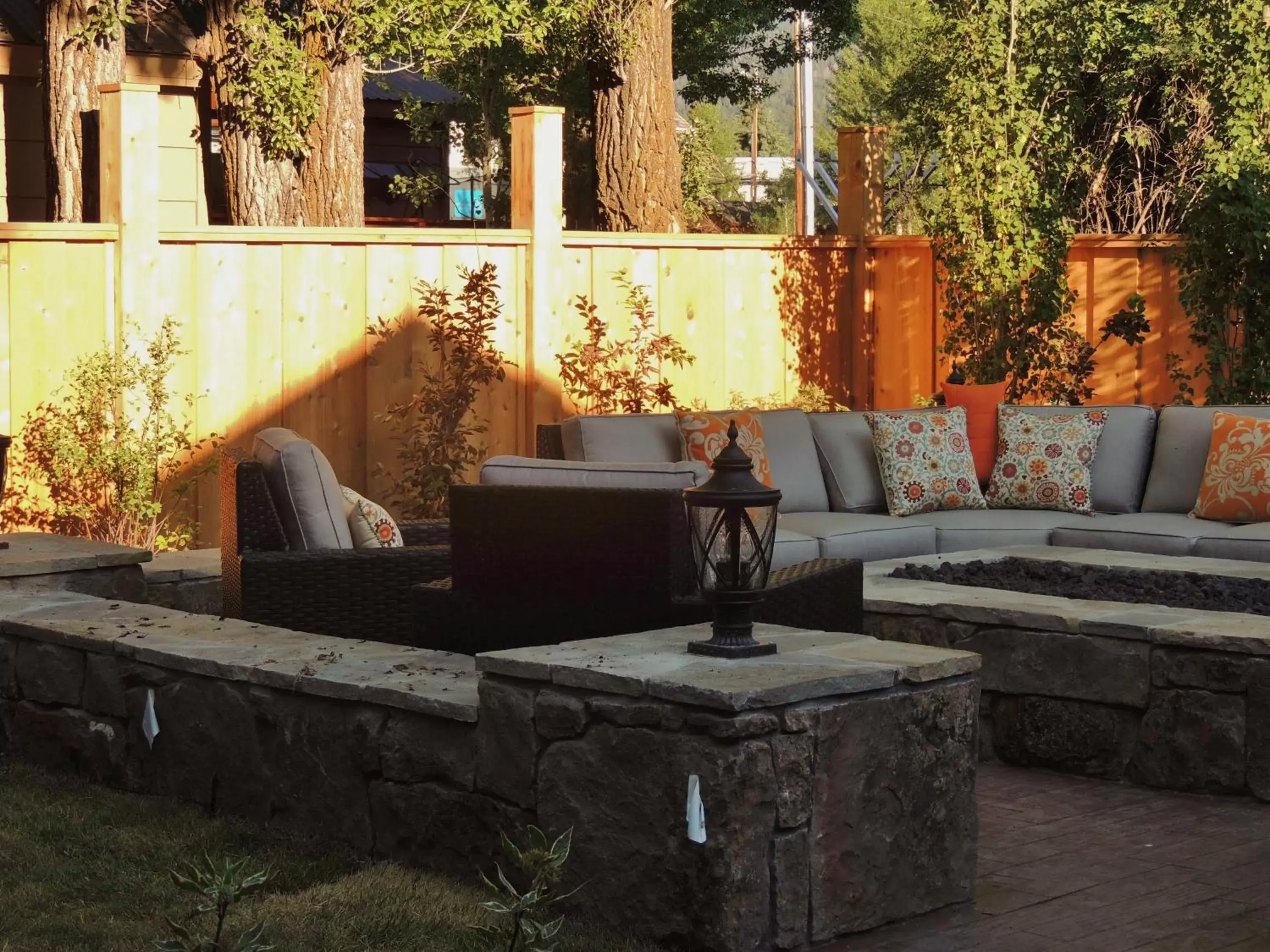 Patio in Huff House Inn and Cabins