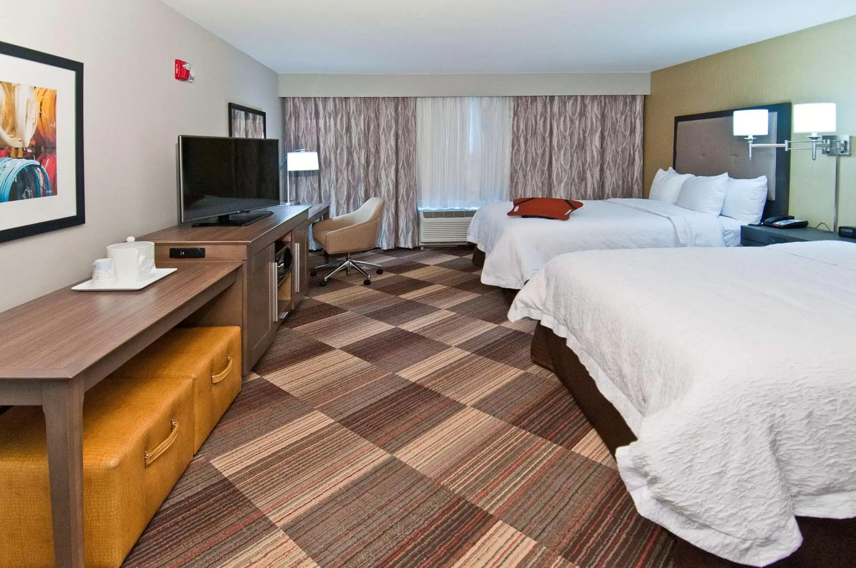 Bed in Hampton Inn and Suites Pauls Valley