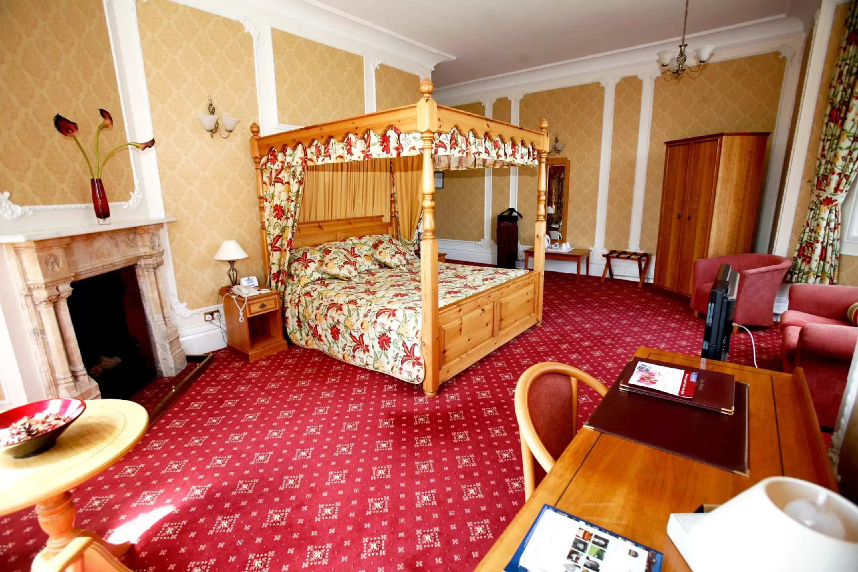 Bed in Bestwood Lodge Hotel