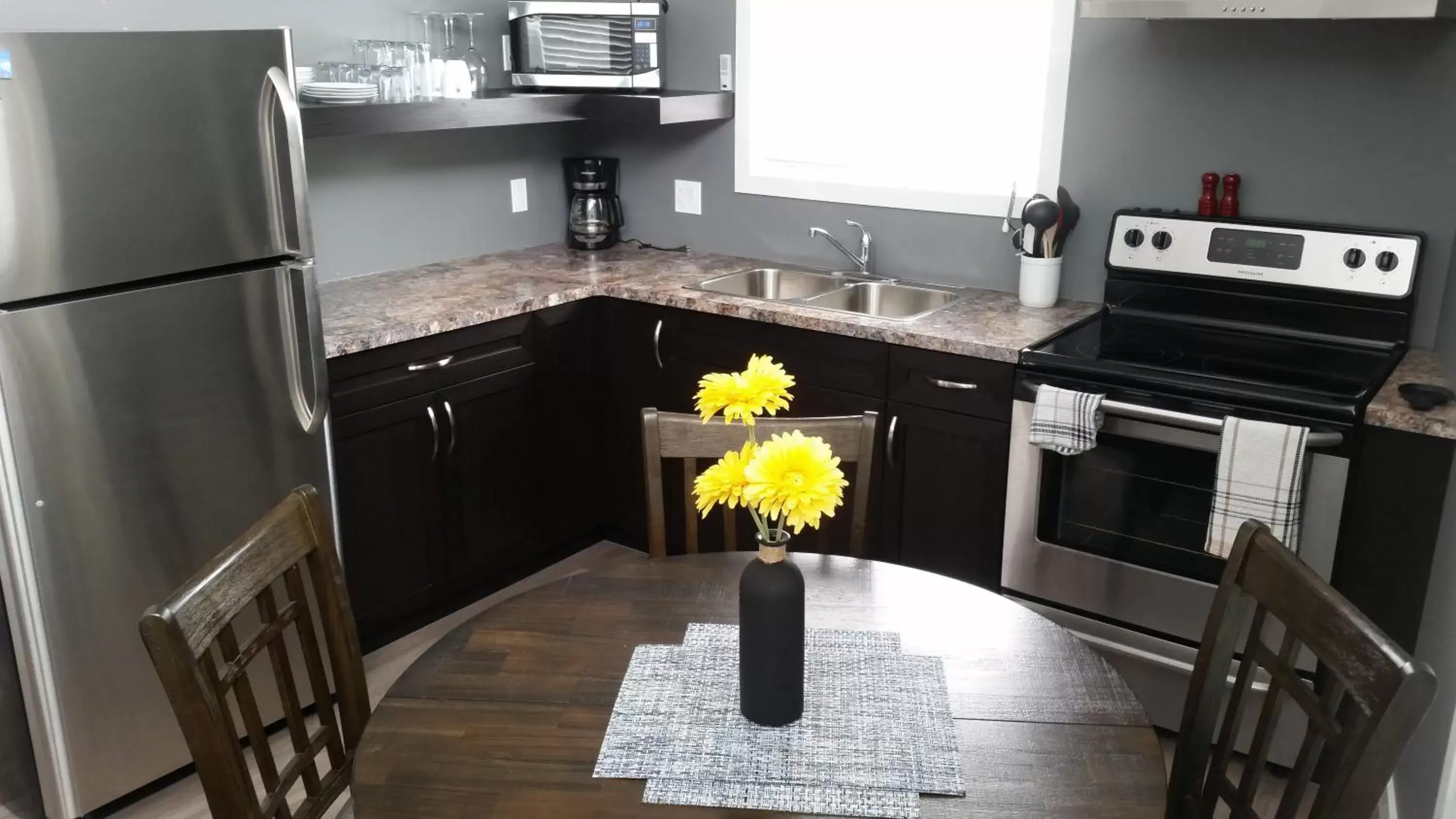 Kitchen or kitchenette, Kitchen/Kitchenette in Stardust Inn and Chalets