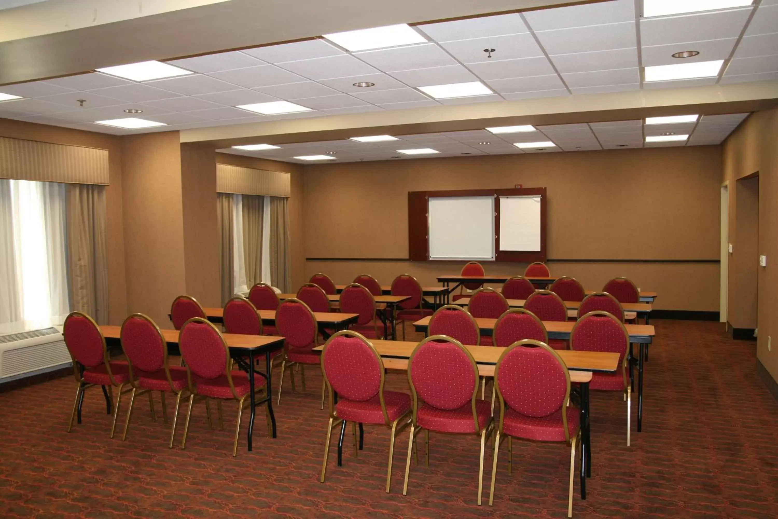 Business facilities in Hampton Inn Junction City