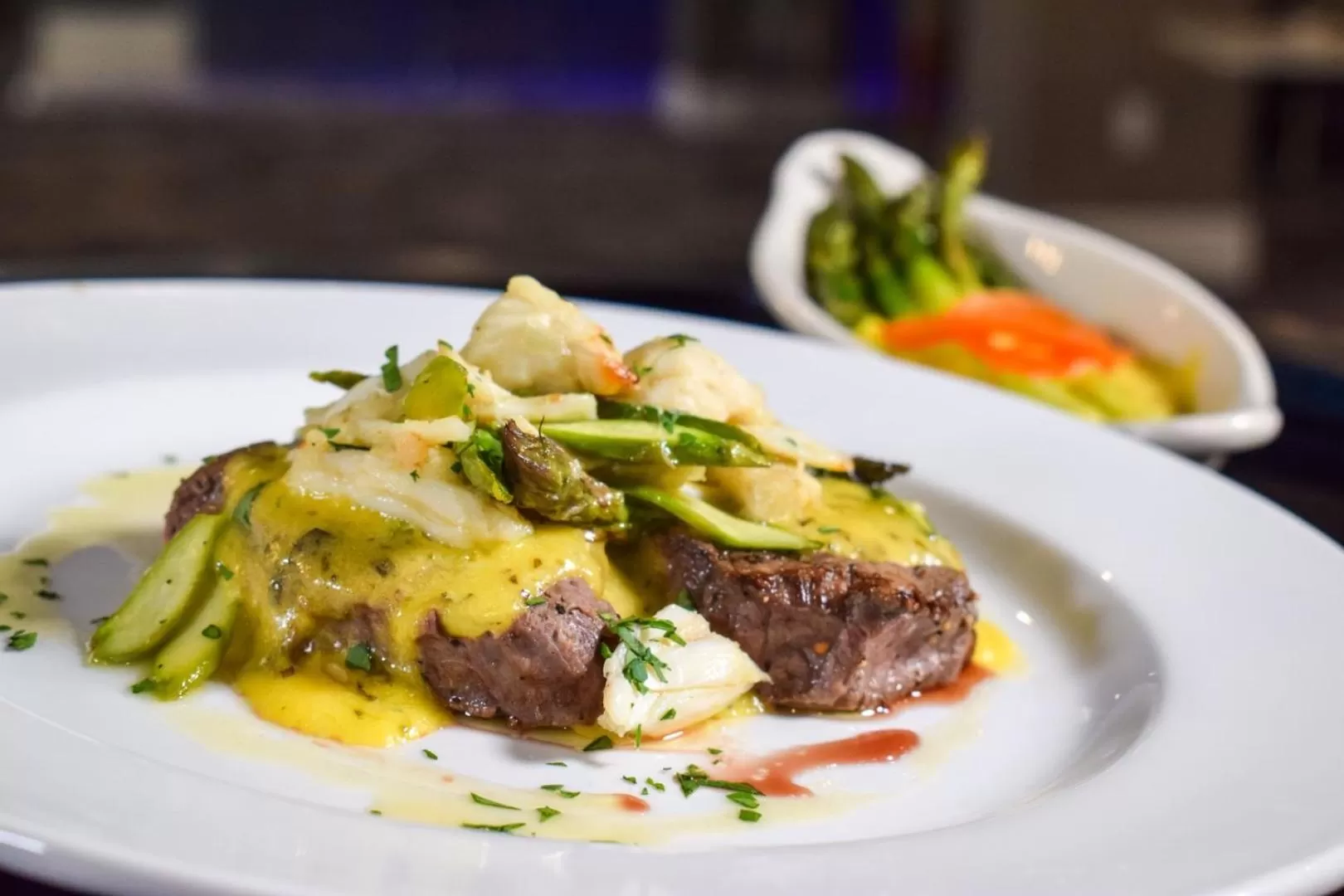 Restaurant/places to eat in Hotel Legends