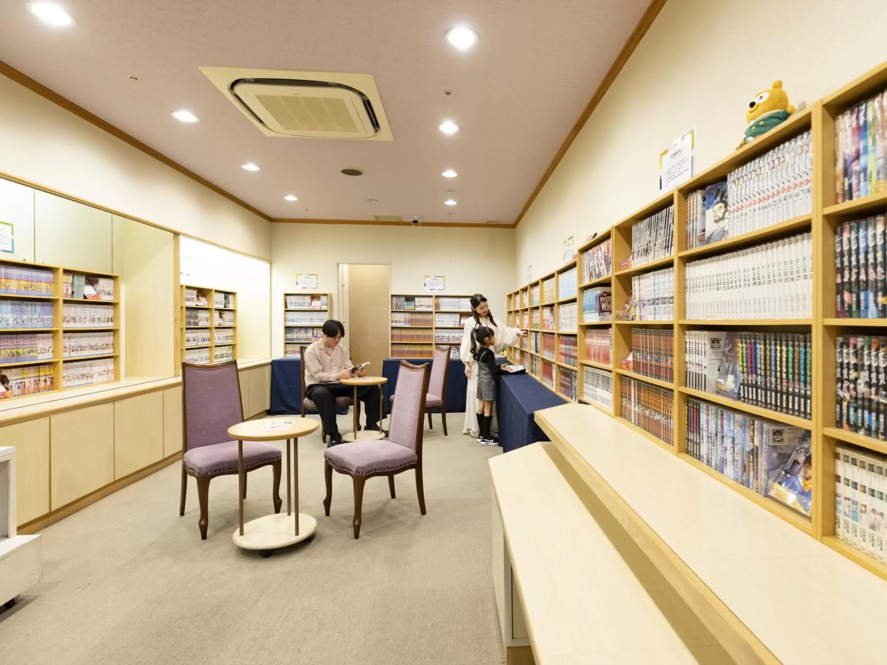Library in Ark Hotel Royal Fukuoka Tenjin -ROUTE INN HOTELS-