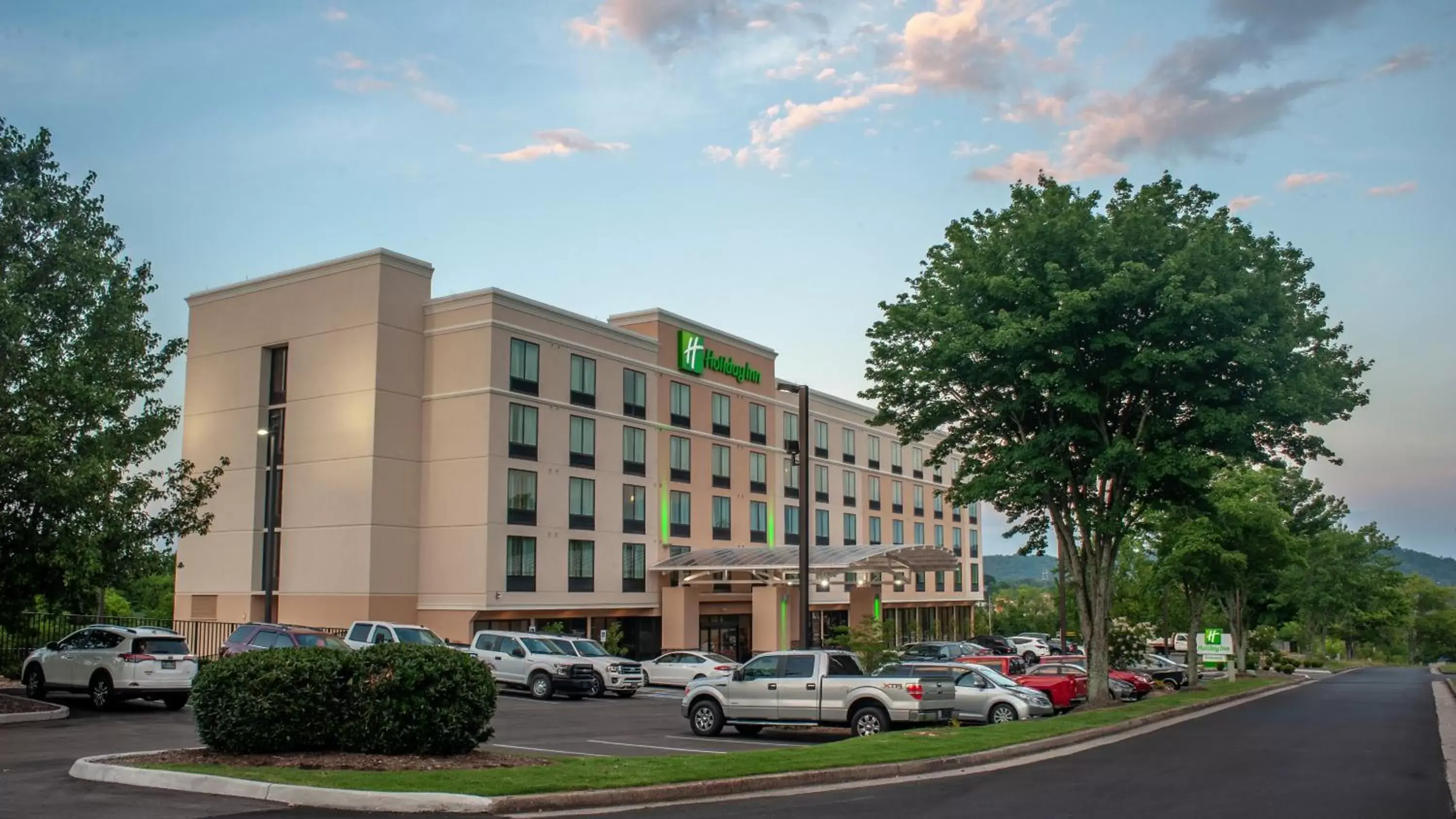 Property Building in Holiday Inn Knoxville N - Merchant Drive, an IHG Hotel