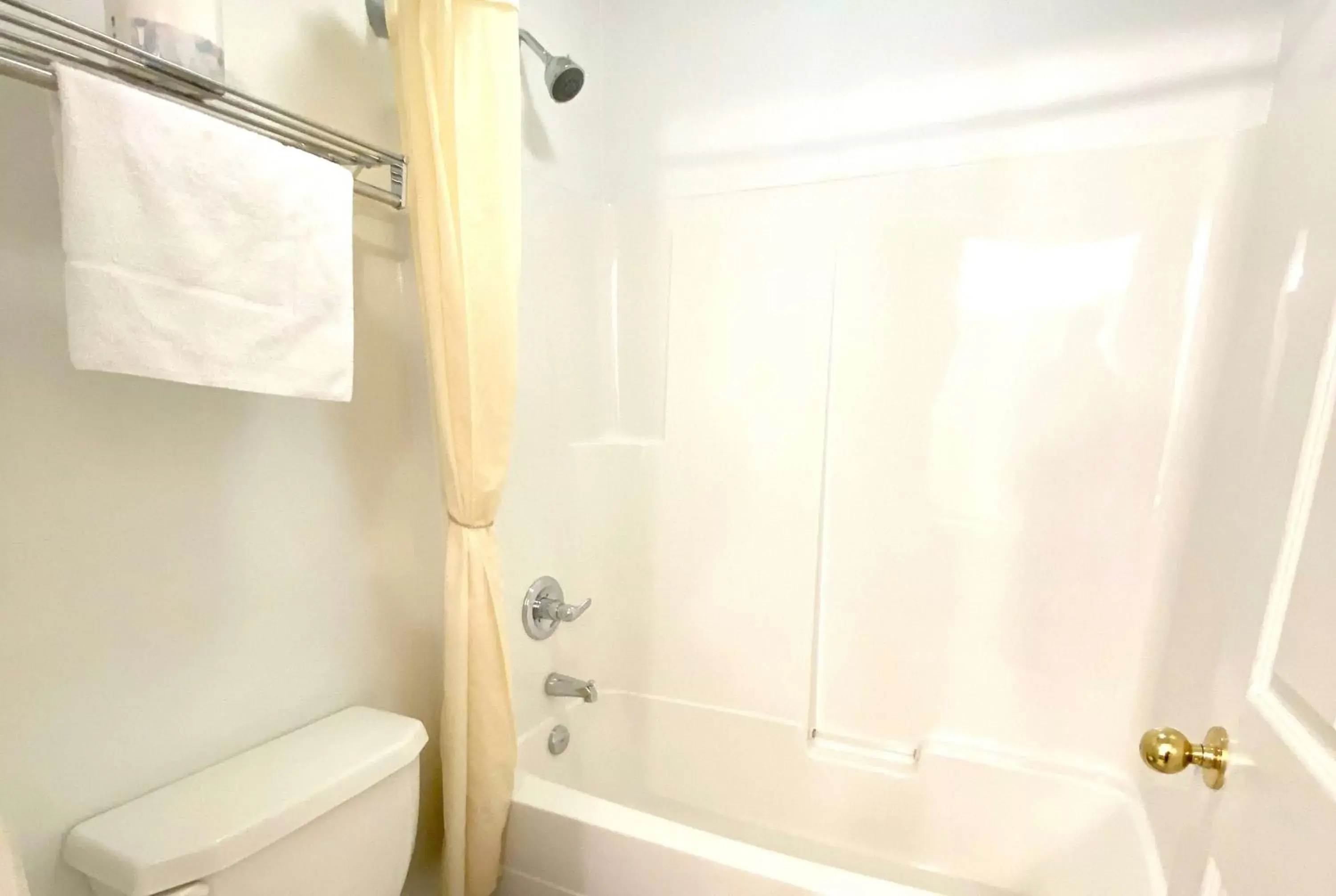 Bathroom in Super 8 by Wyndham Sicamous Bathroom in Super 8 by Wyndham Sicamous