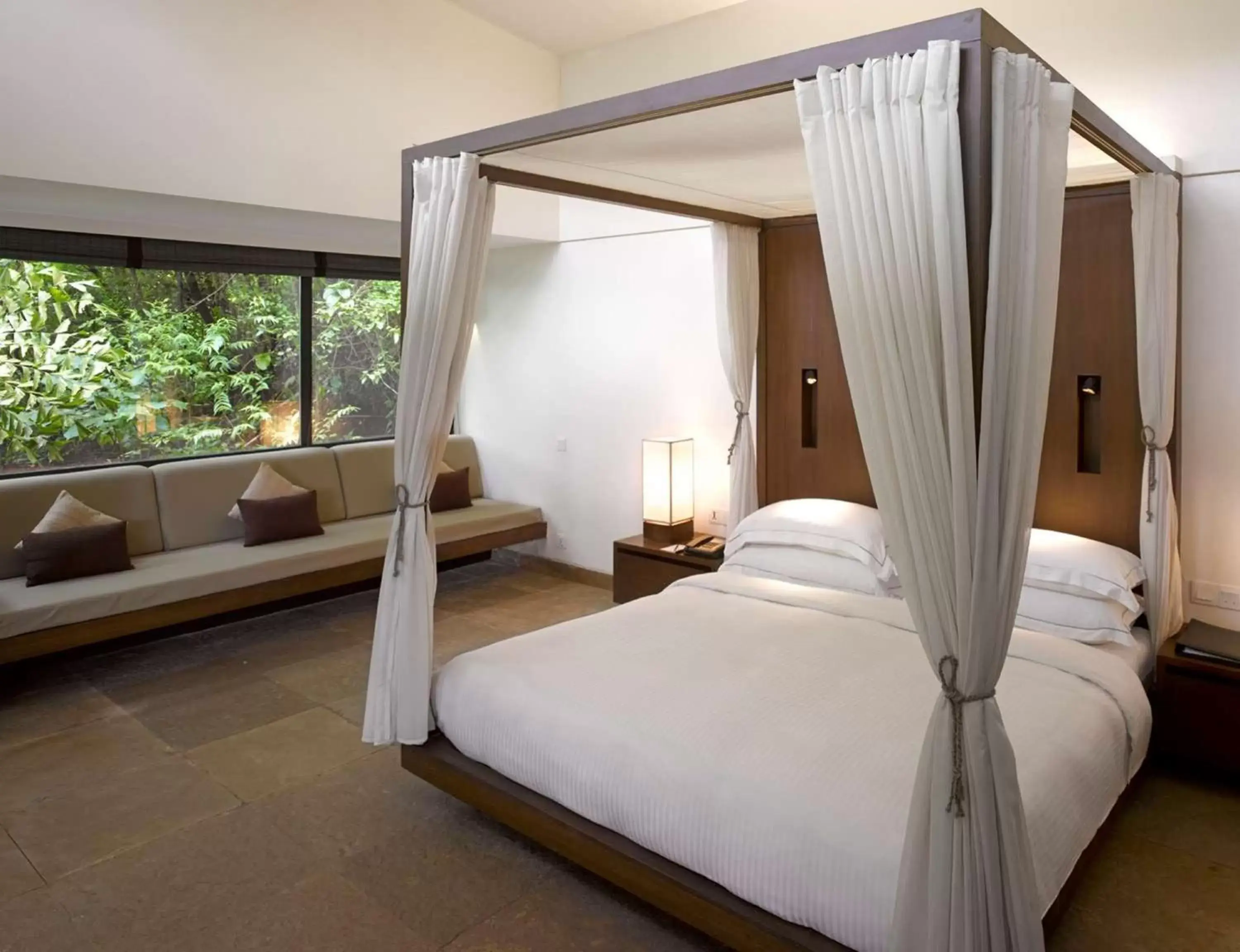 Living room, Bed in Hilton Shillim Estate Retreat and Spa