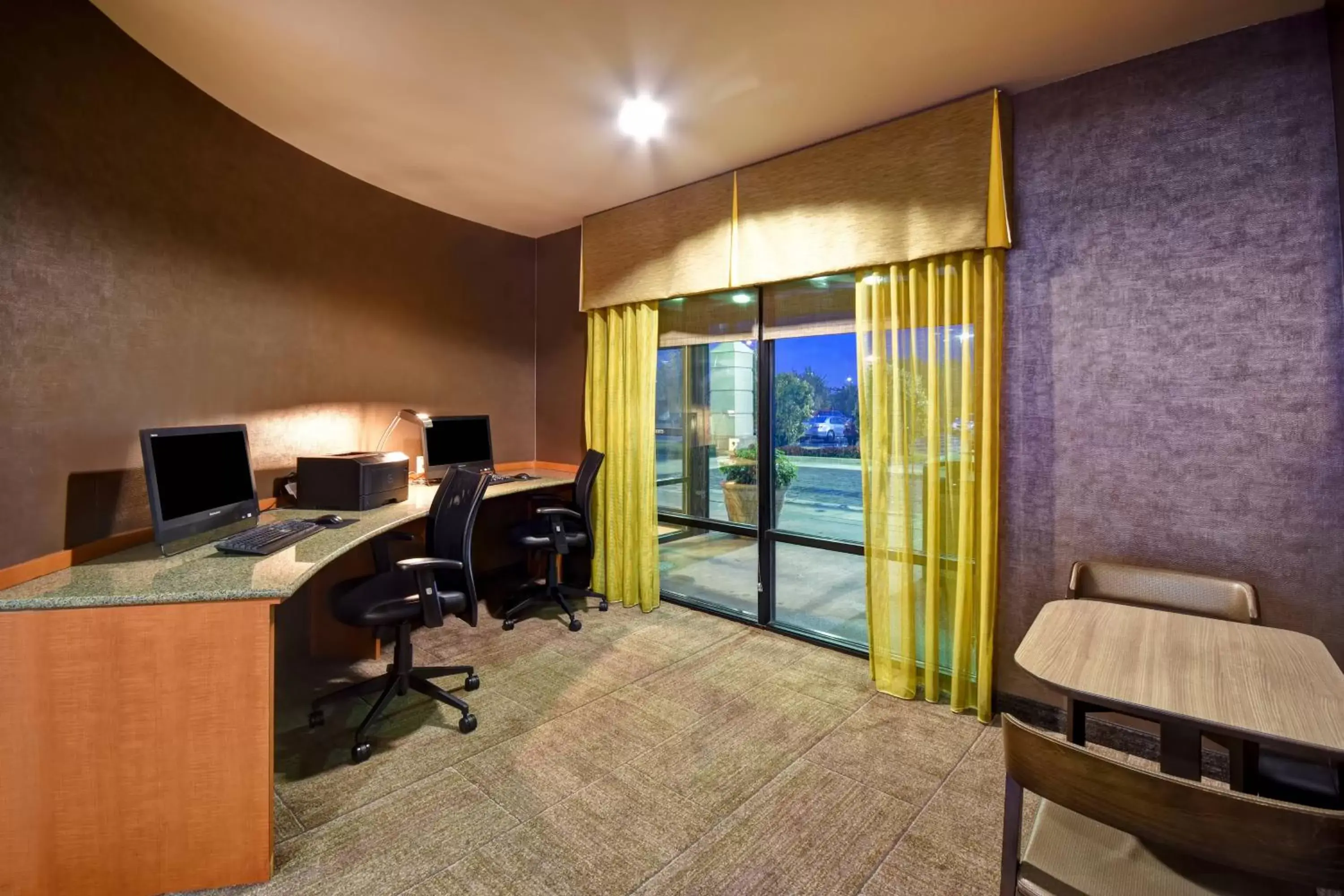 Business facilities in SpringHill Suites Louisville Airport