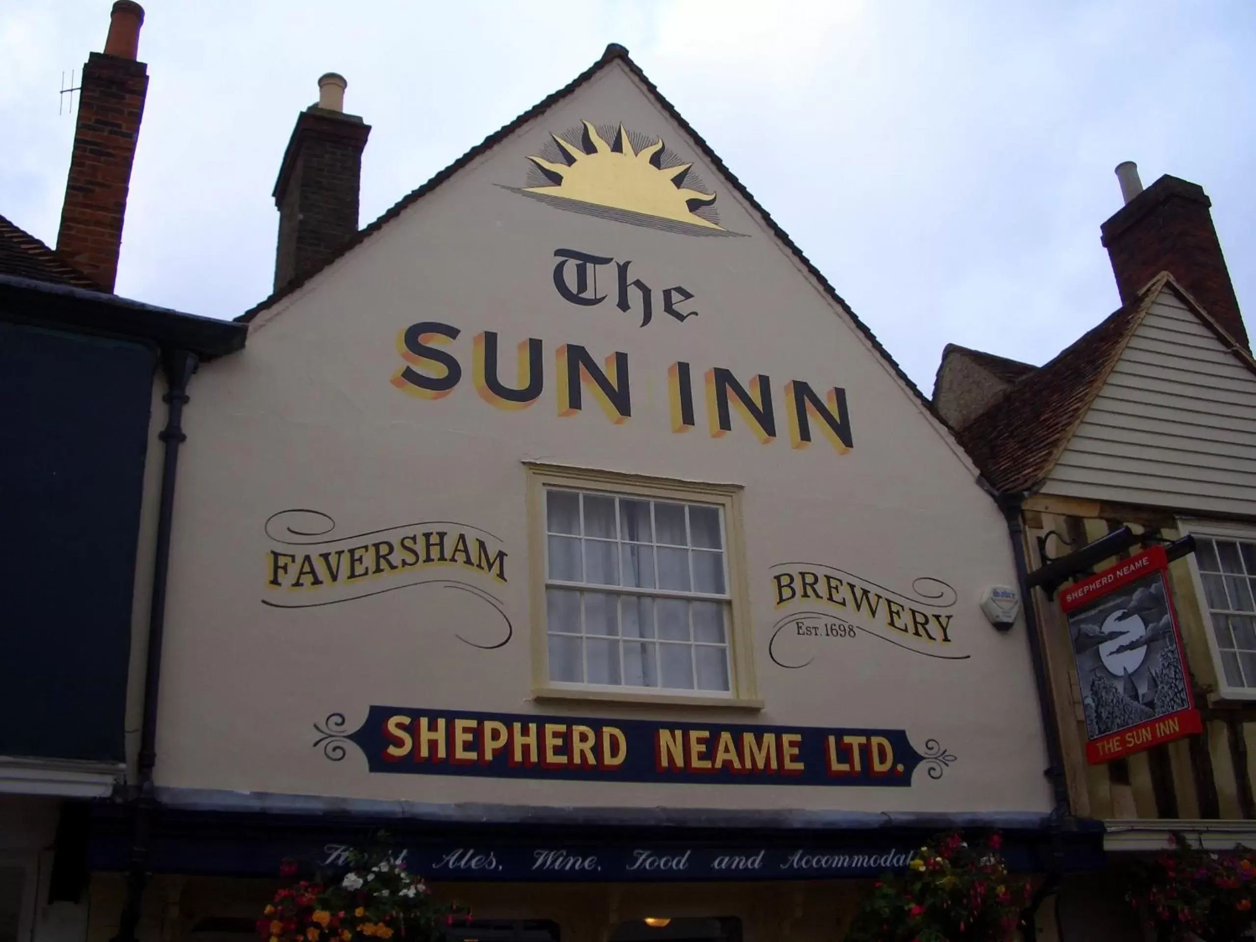 Day, Property Building in The Sun Inn