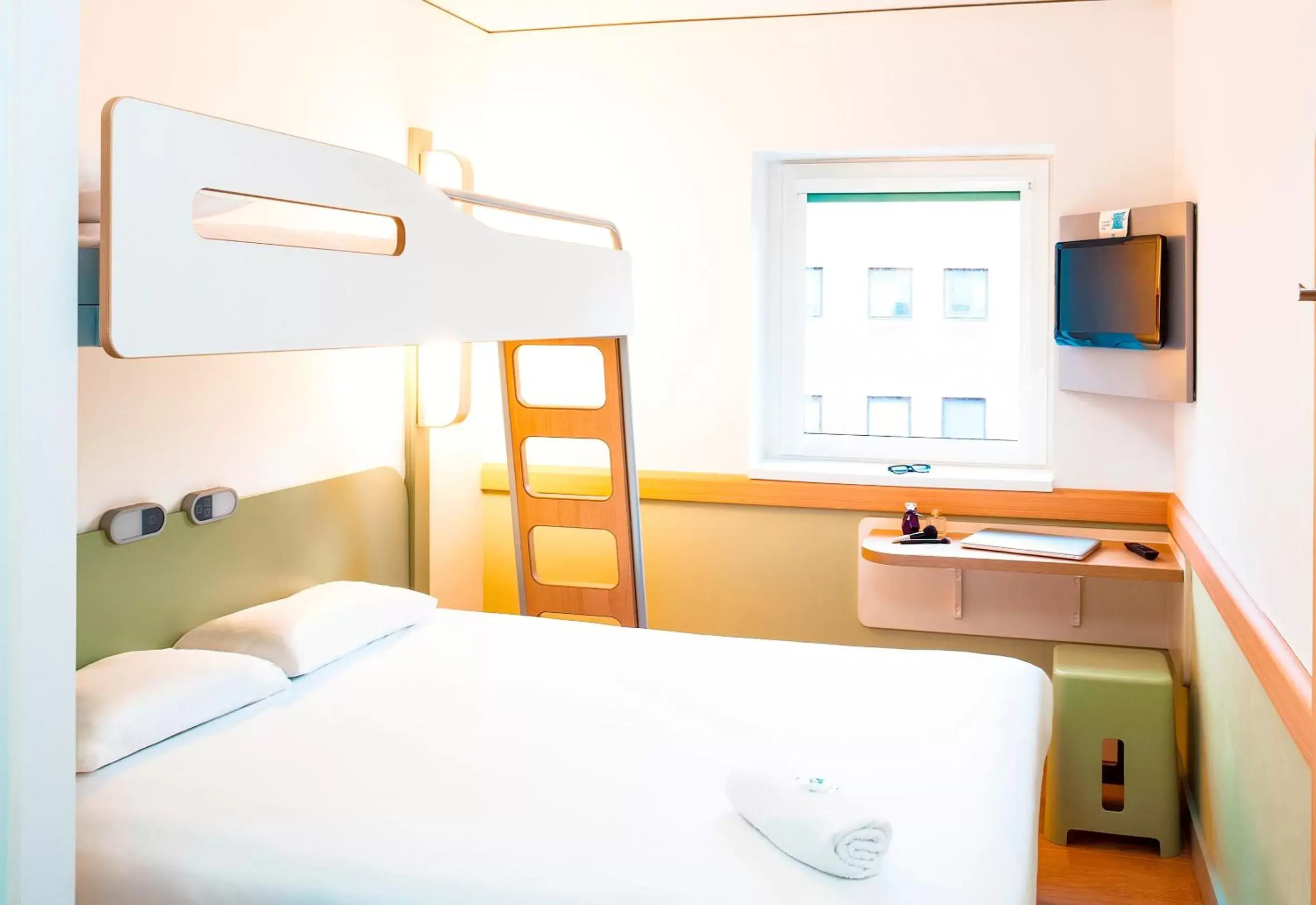 Bedroom, Bunk Bed in ibis budget Birmingham Centre