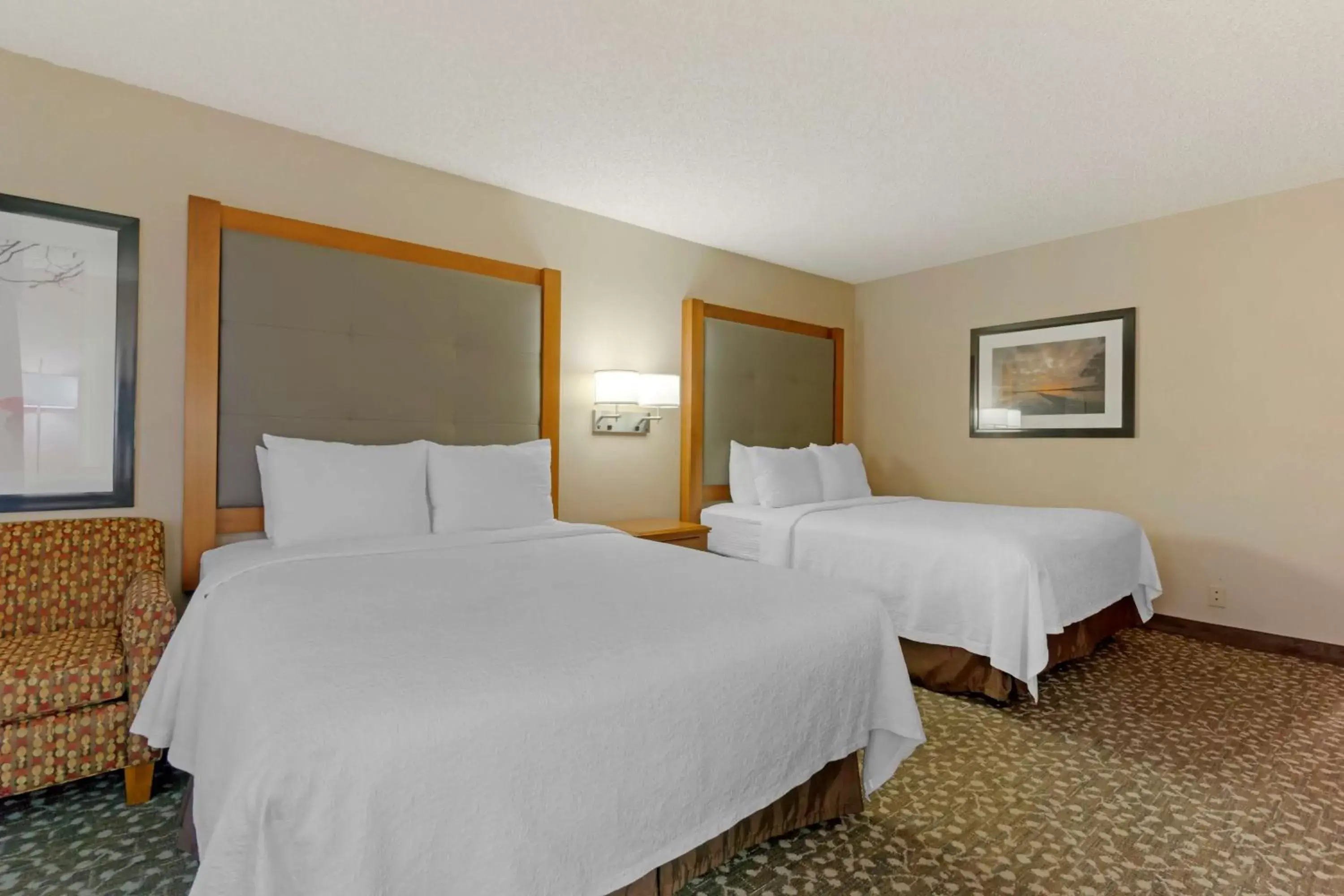 Bedroom, Bed in Best Western Plus Oak Harbor Hotel and Conference Center