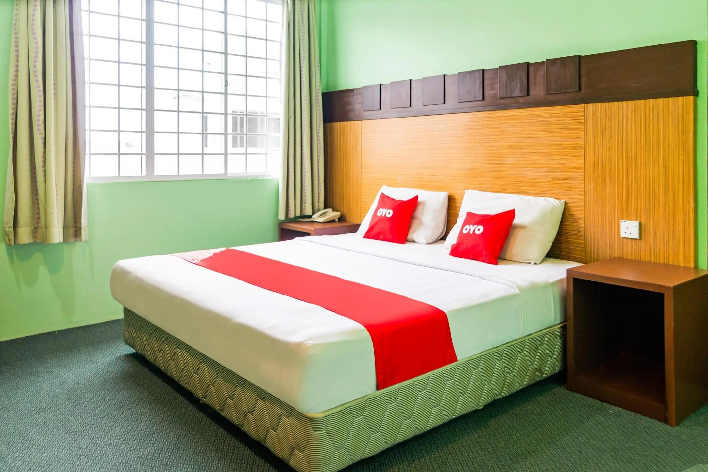 Bedroom, Bed in OYO 89408 Royal Hotel