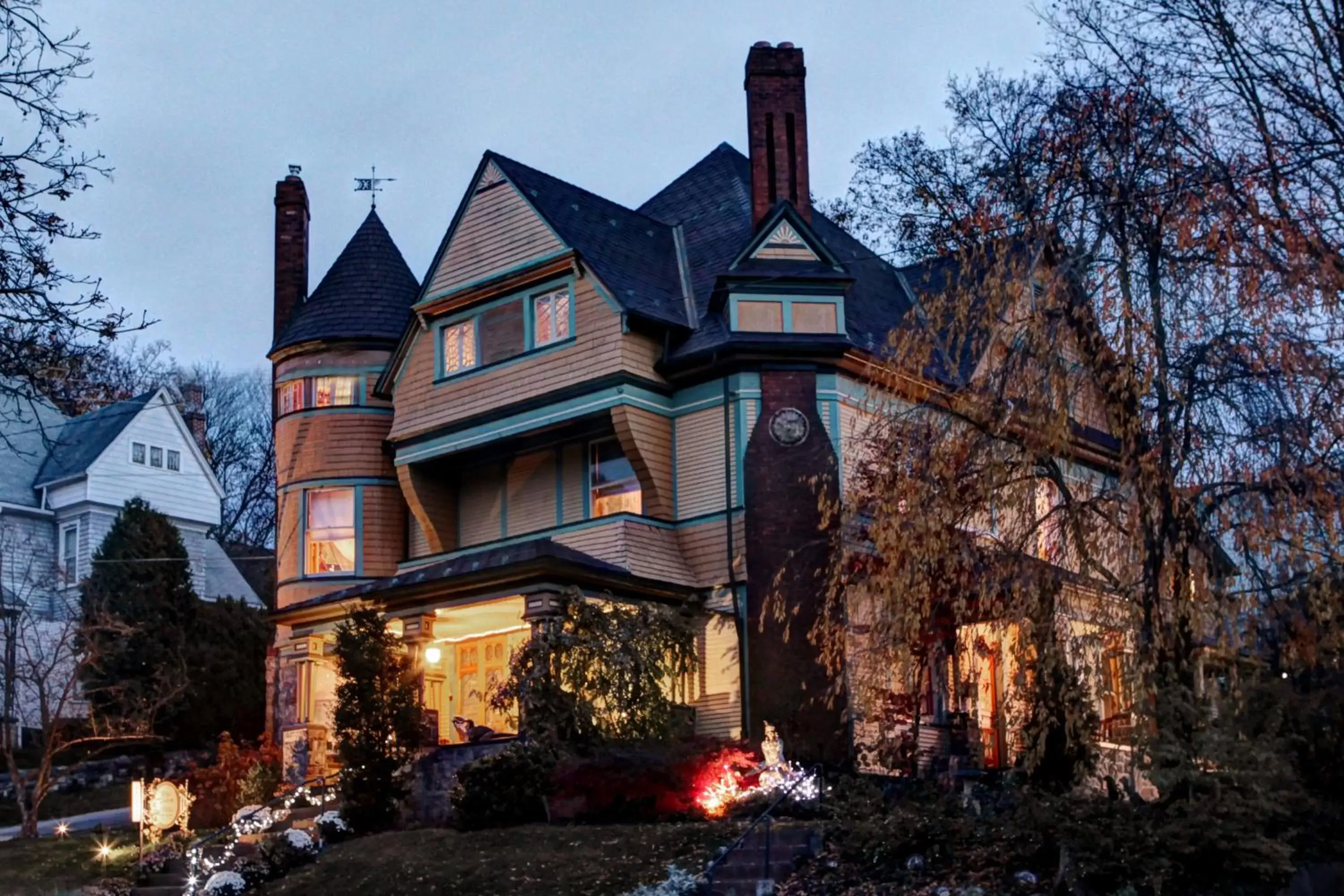 Street view, Property Building in The Queen, A Victorian Bed & Breakfast