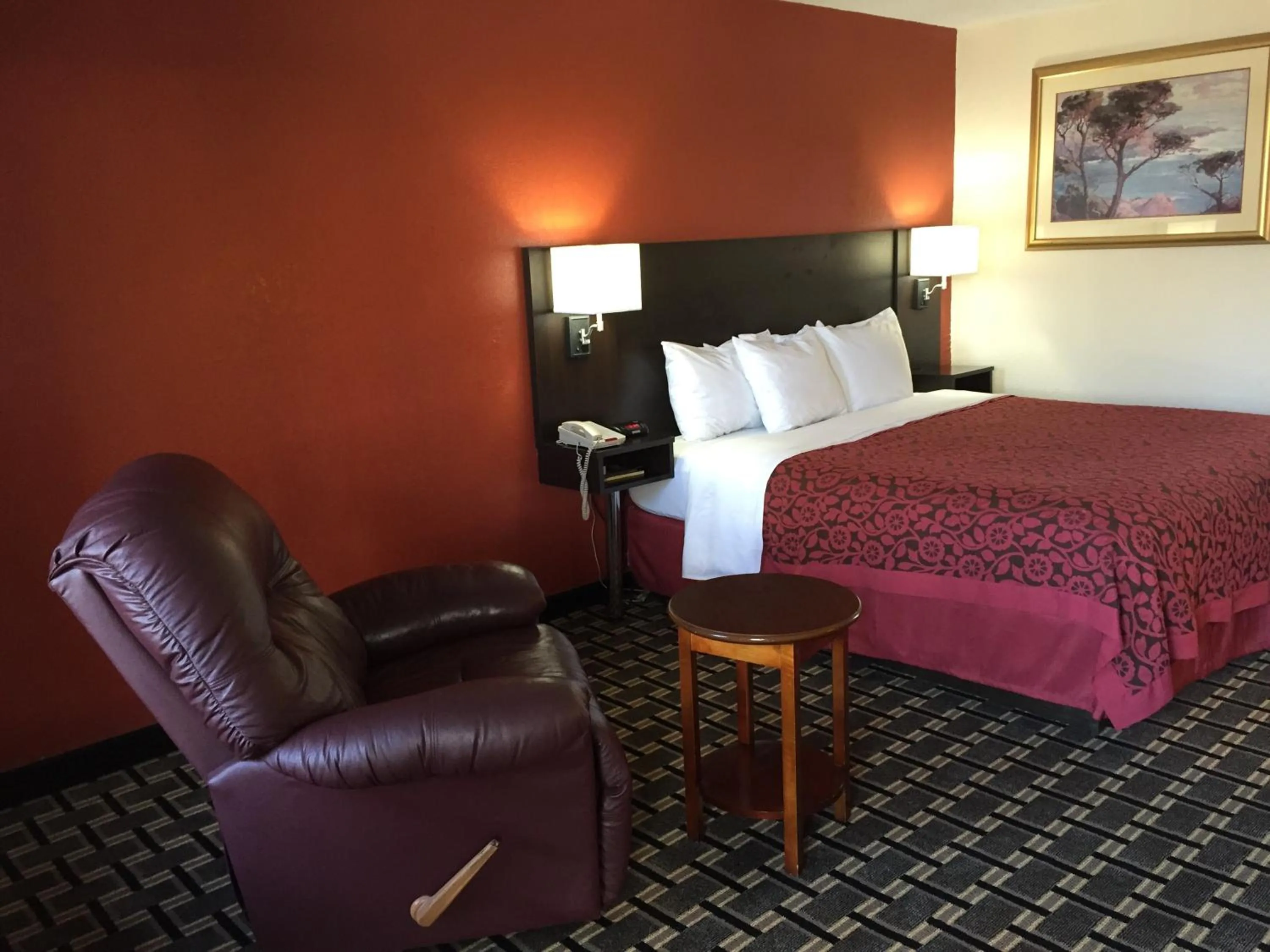 Bed in Days Inn by Wyndham Cullman
