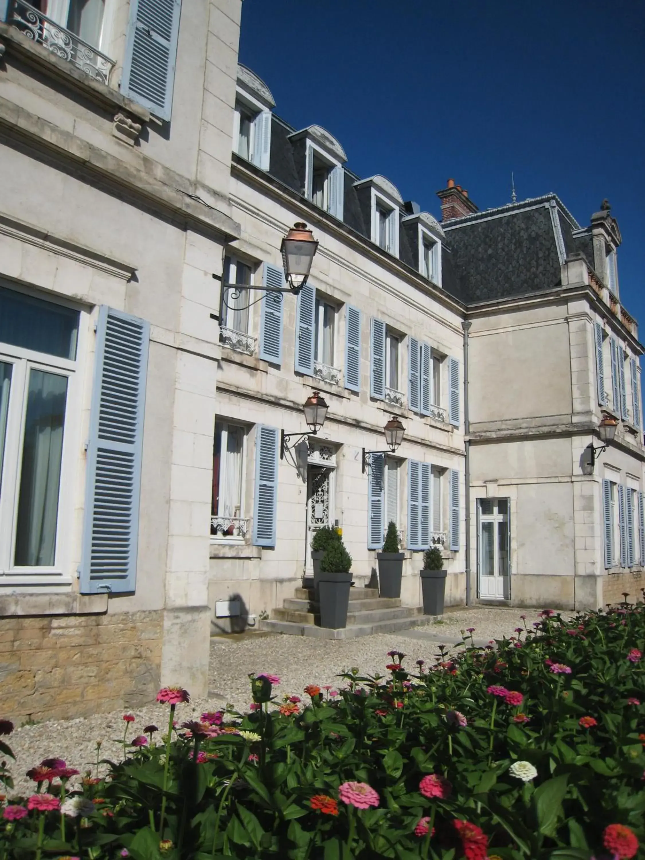 Property Building in Hôtel Les Maréchaux