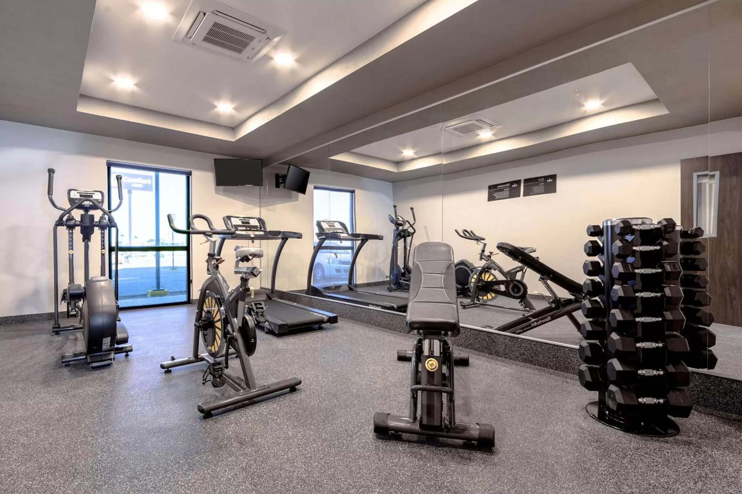 Fitness centre/facilities, Fitness Center/Facilities in Comfort Inn Delicias