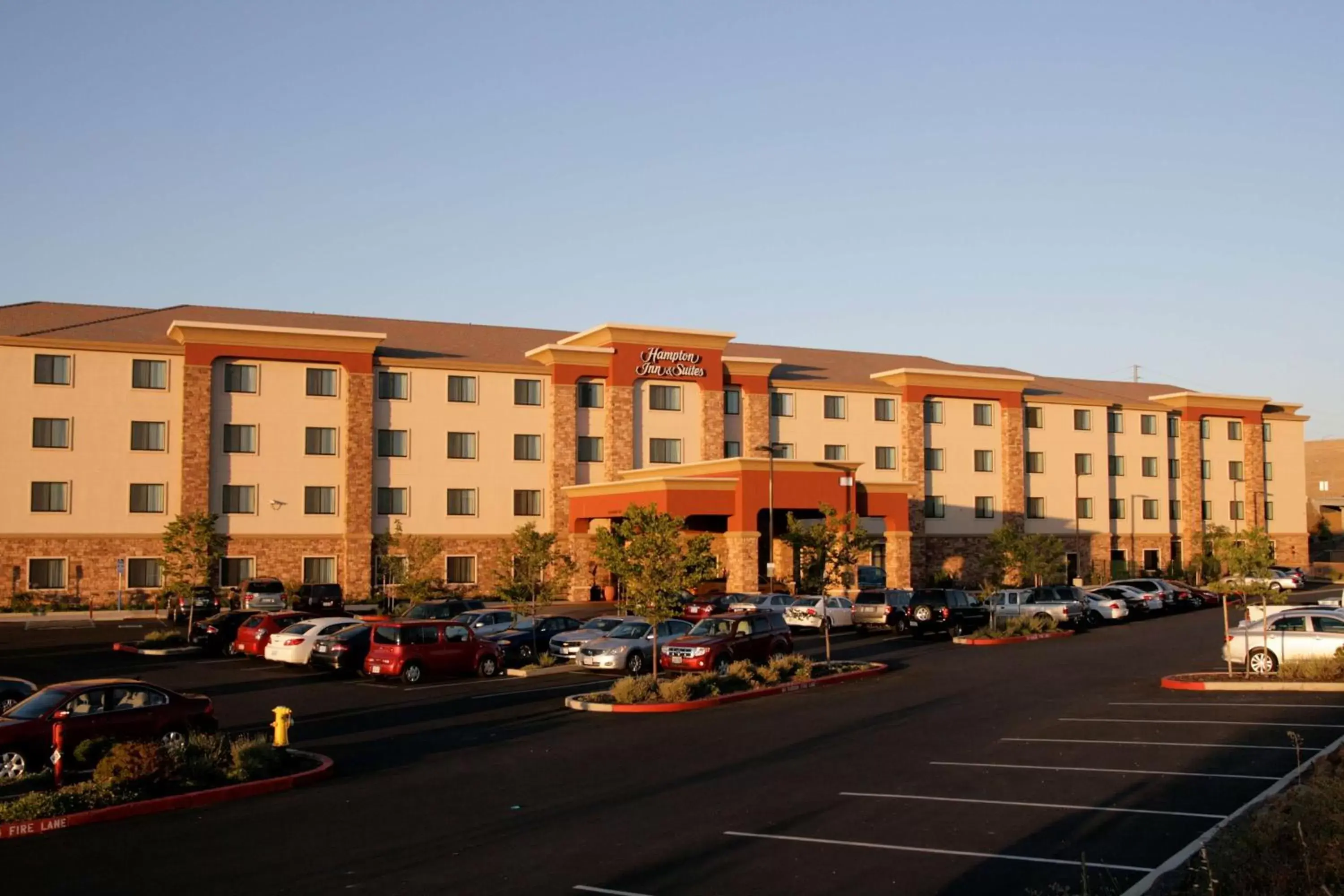 Property building in Hampton Inn & Suites Folsom