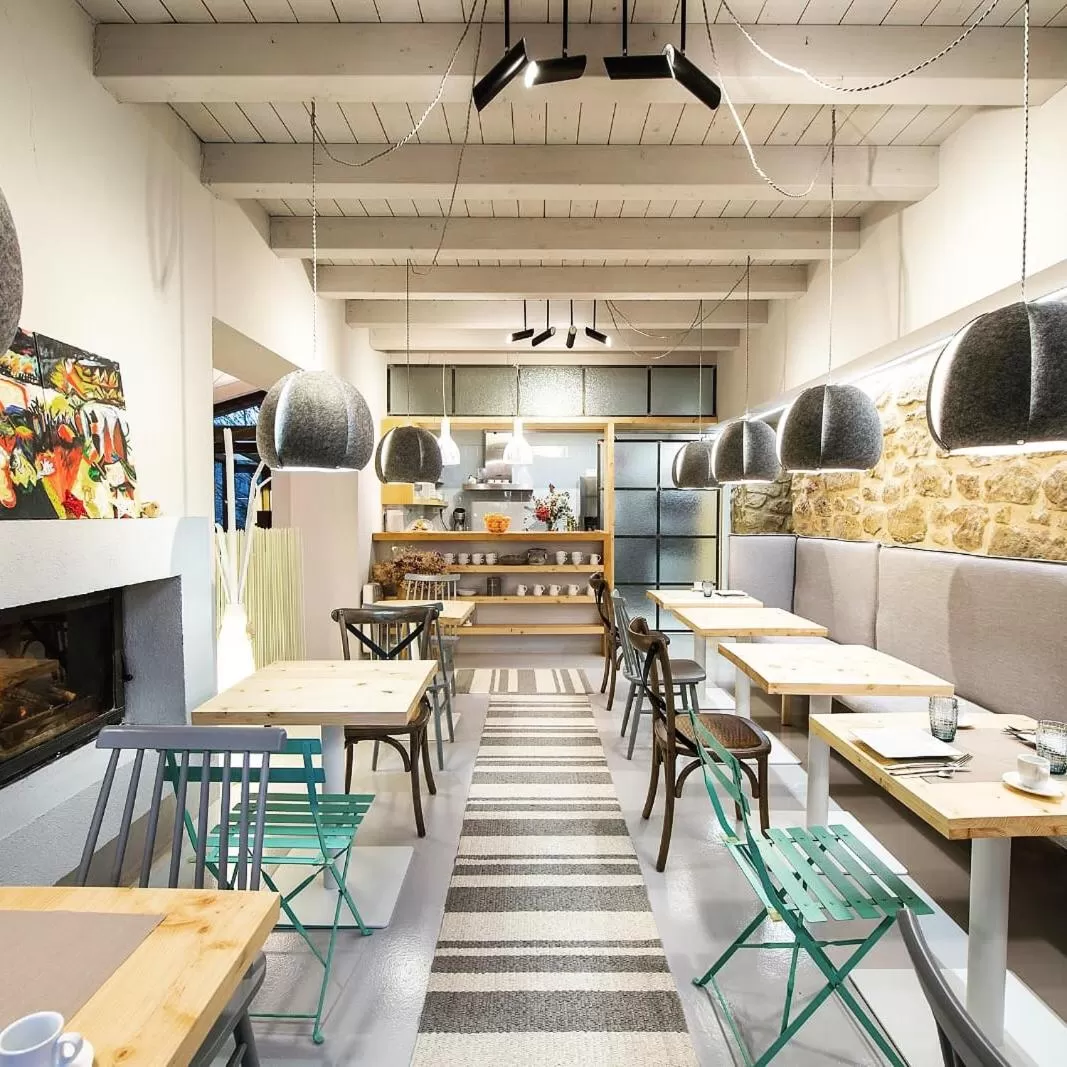 Lounge or bar in Hotel Garaiko Landetxea