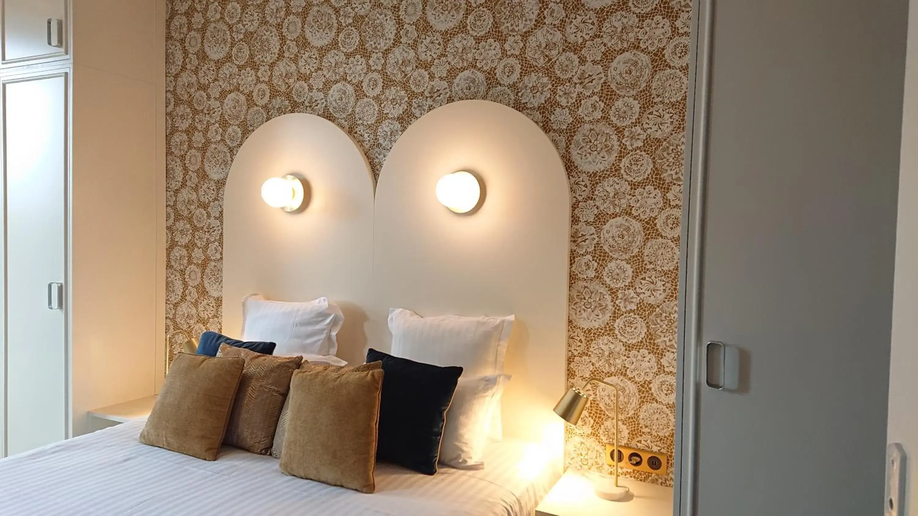 Garden view, Bed in Hôtel The Originals Résidence de Rohan (EX RELAIS DU SILENCE) Garden view, Bed in Hôtel The Originals Résidence de Rohan (EX RELAIS DU SILENCE)