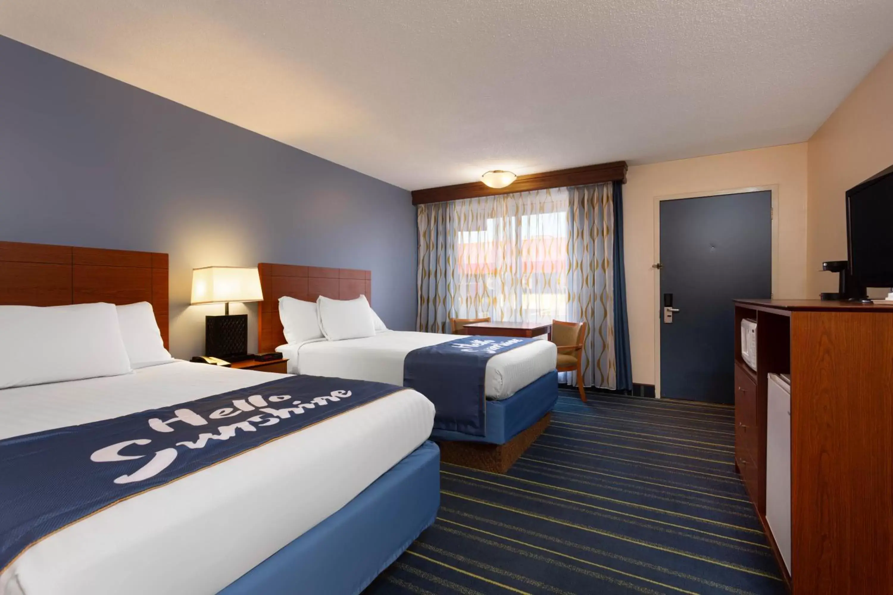 Photo of the whole room, Bed in Days Inn by Wyndham Breezewood