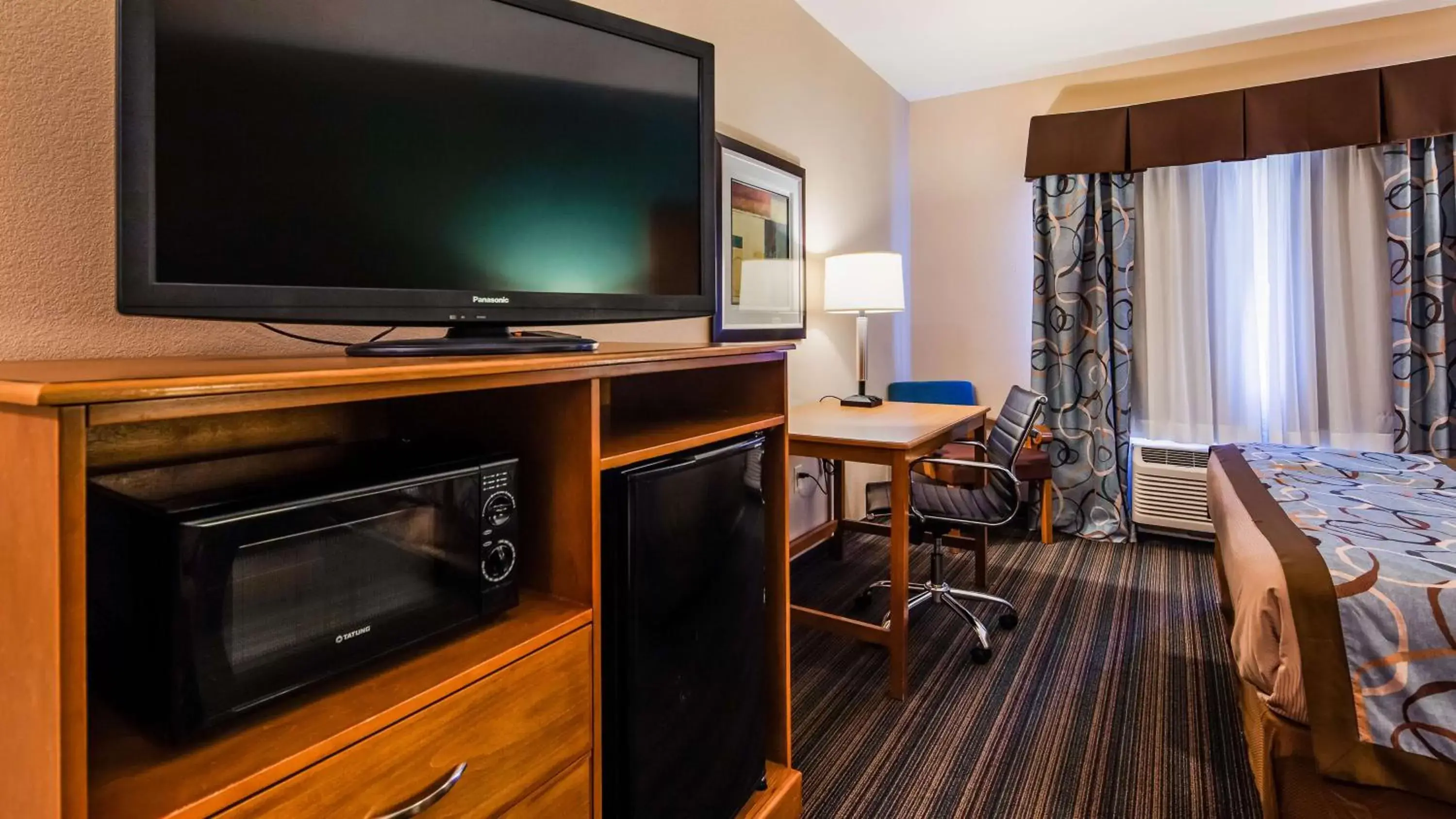 Photo of the whole room, TV/Entertainment Center in Best Western Plus Seminole Hotel & Suites