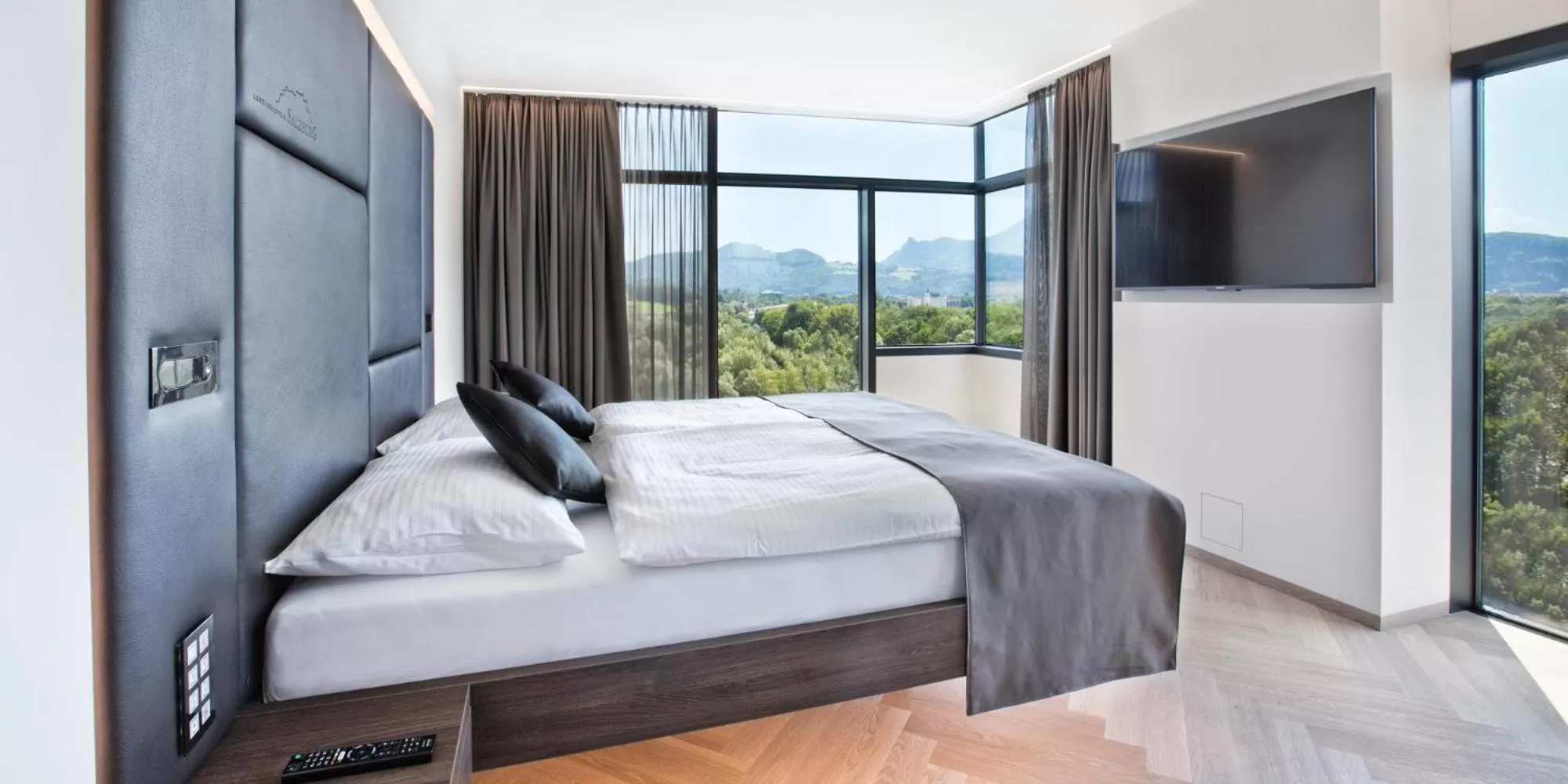 Mountain view, Bed in COOL MAMA Hotel Salzburg