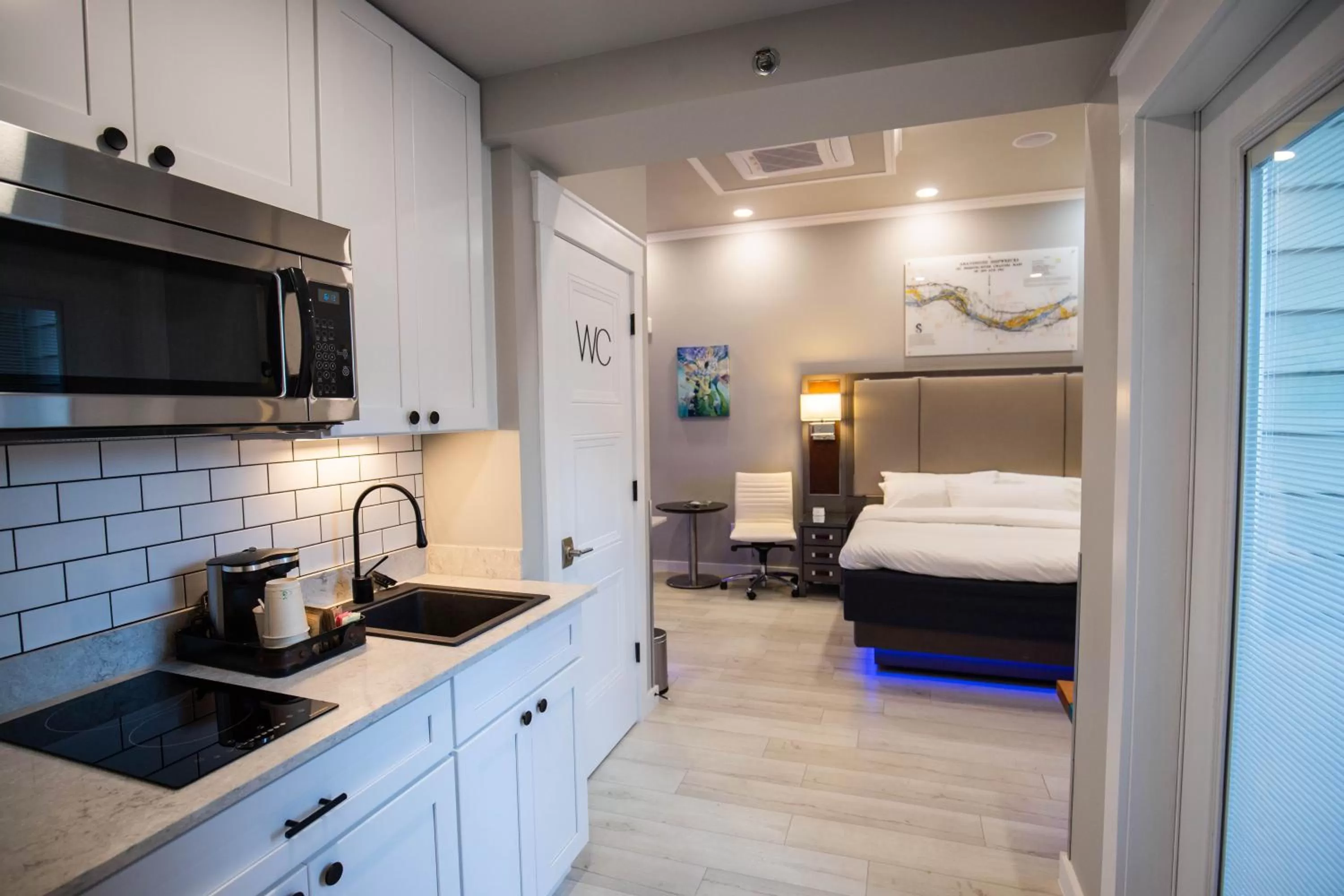 Kitchen or kitchenette, Bed in River Sirens Hotel-Contactless Check in Hotel