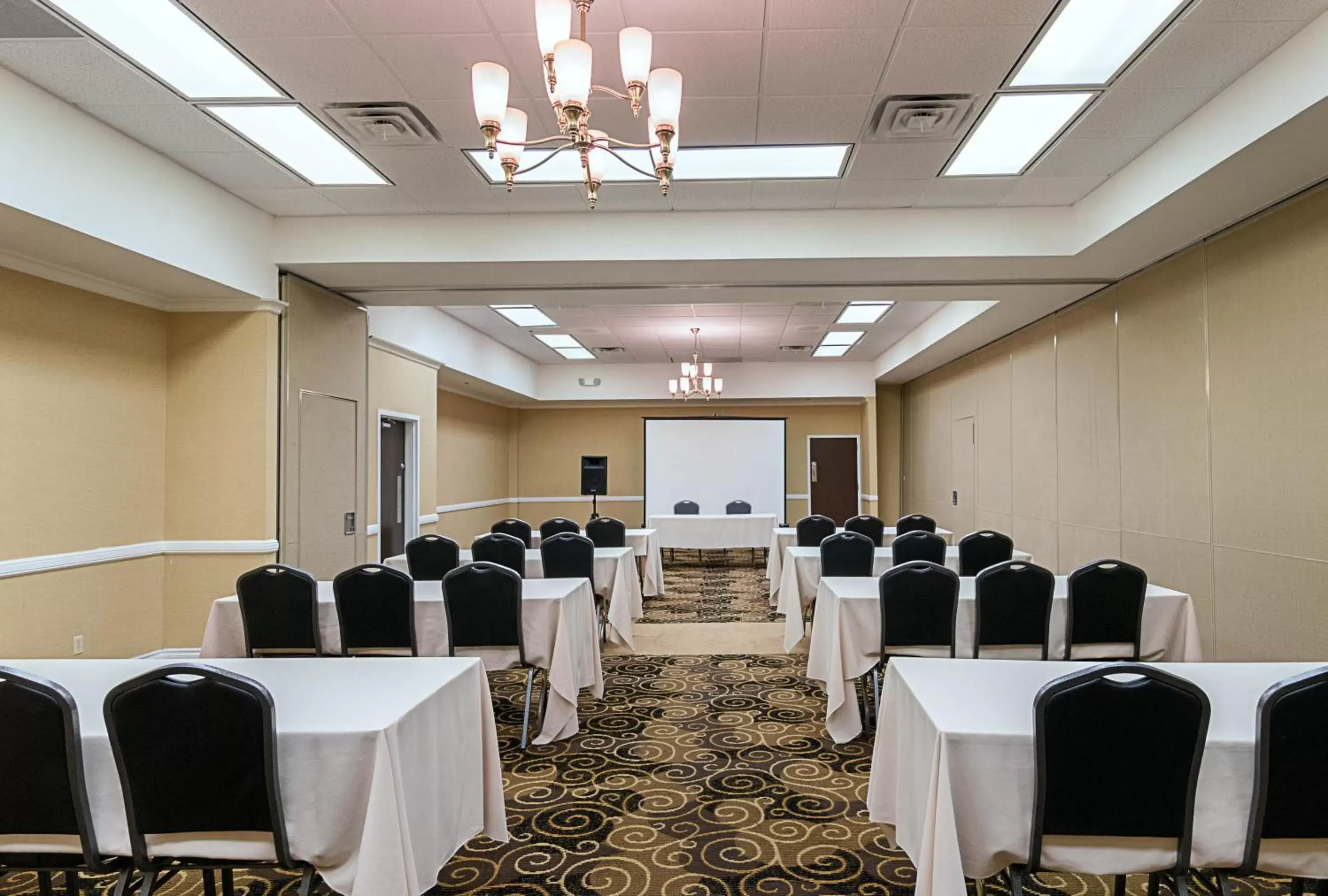 Meeting/conference room in Clarion Hotel San Angelo near Convention Center