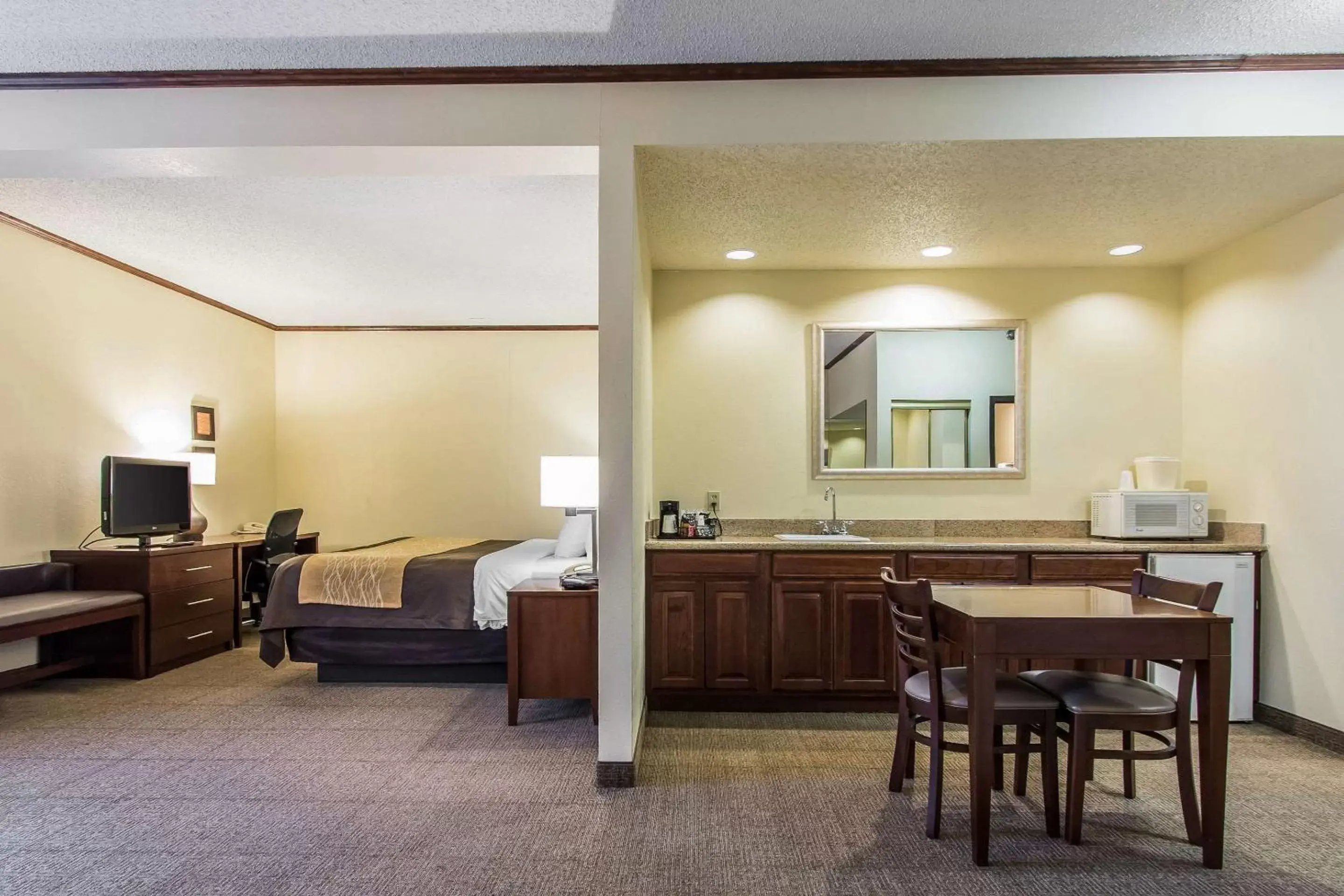 Photo of the whole room in Comfort Inn & Suites Ardmore