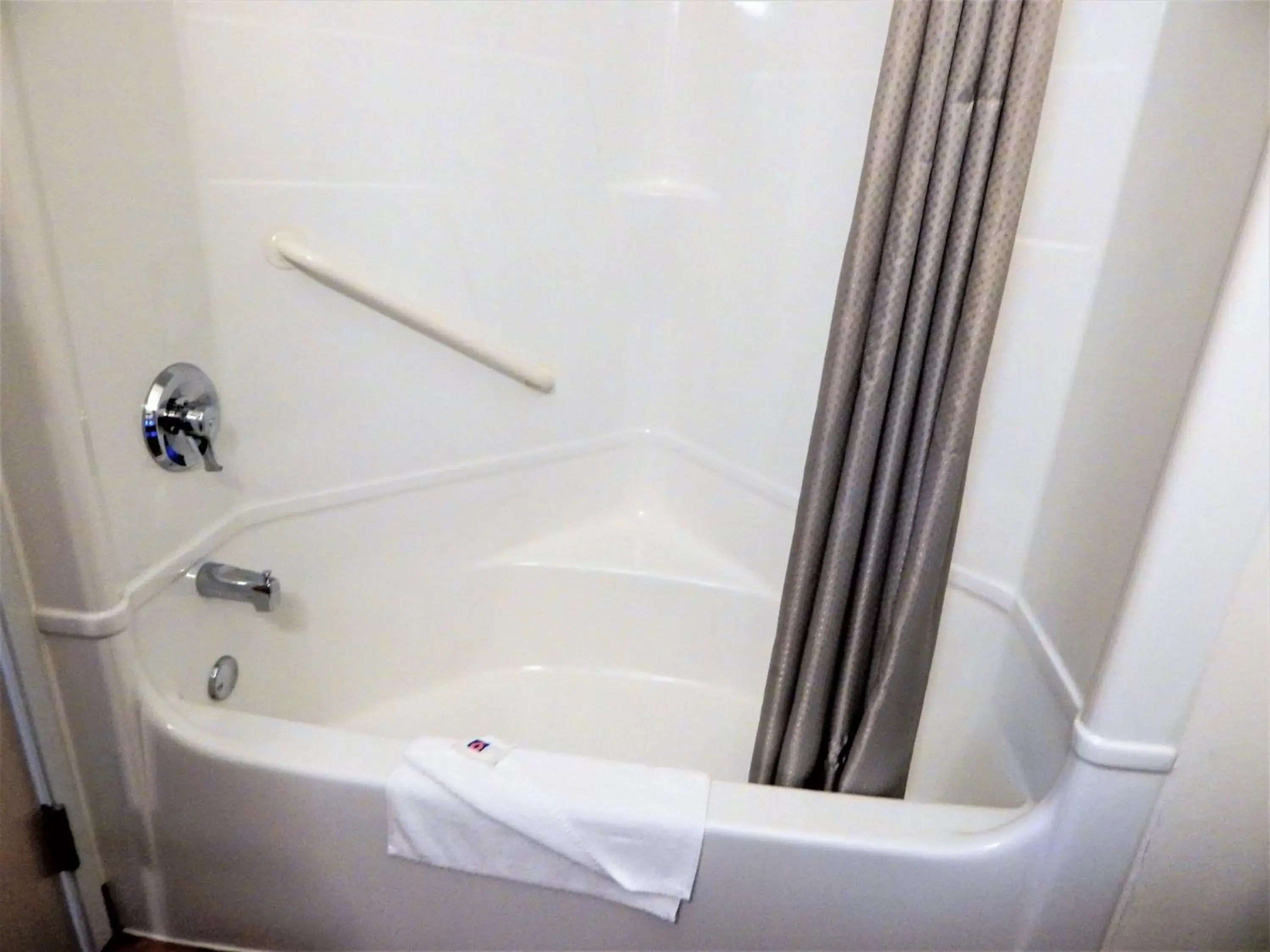 Deluxe Queen Room - Non-Smoking in Baymont by Wyndham Sheridan Deluxe Queen Room - Non-Smoking in Baymont by Wyndham Sheridan