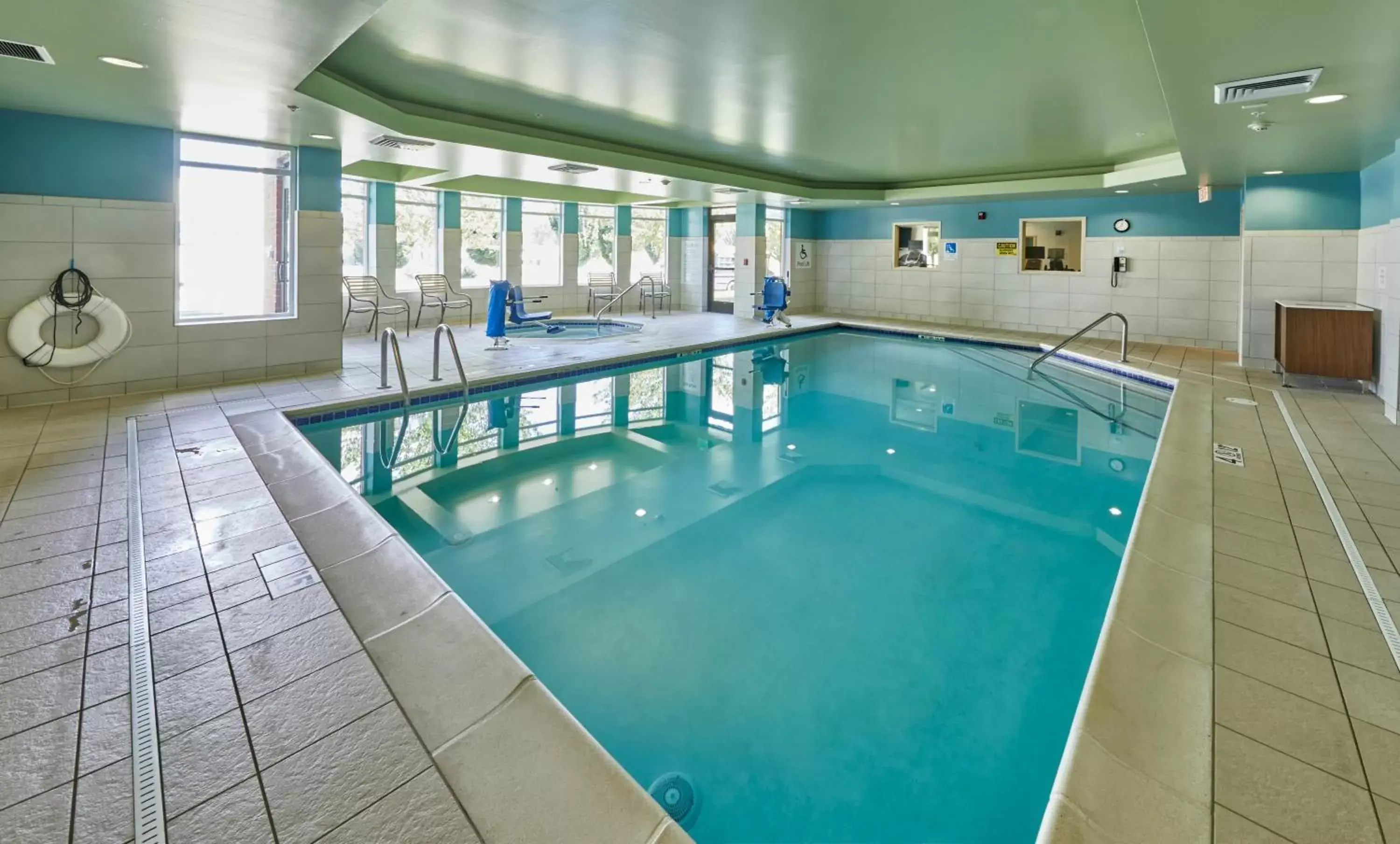 Swimming Pool in Holiday Inn Express Hotel & Suites Medford-Central Point, an IHG Hotel