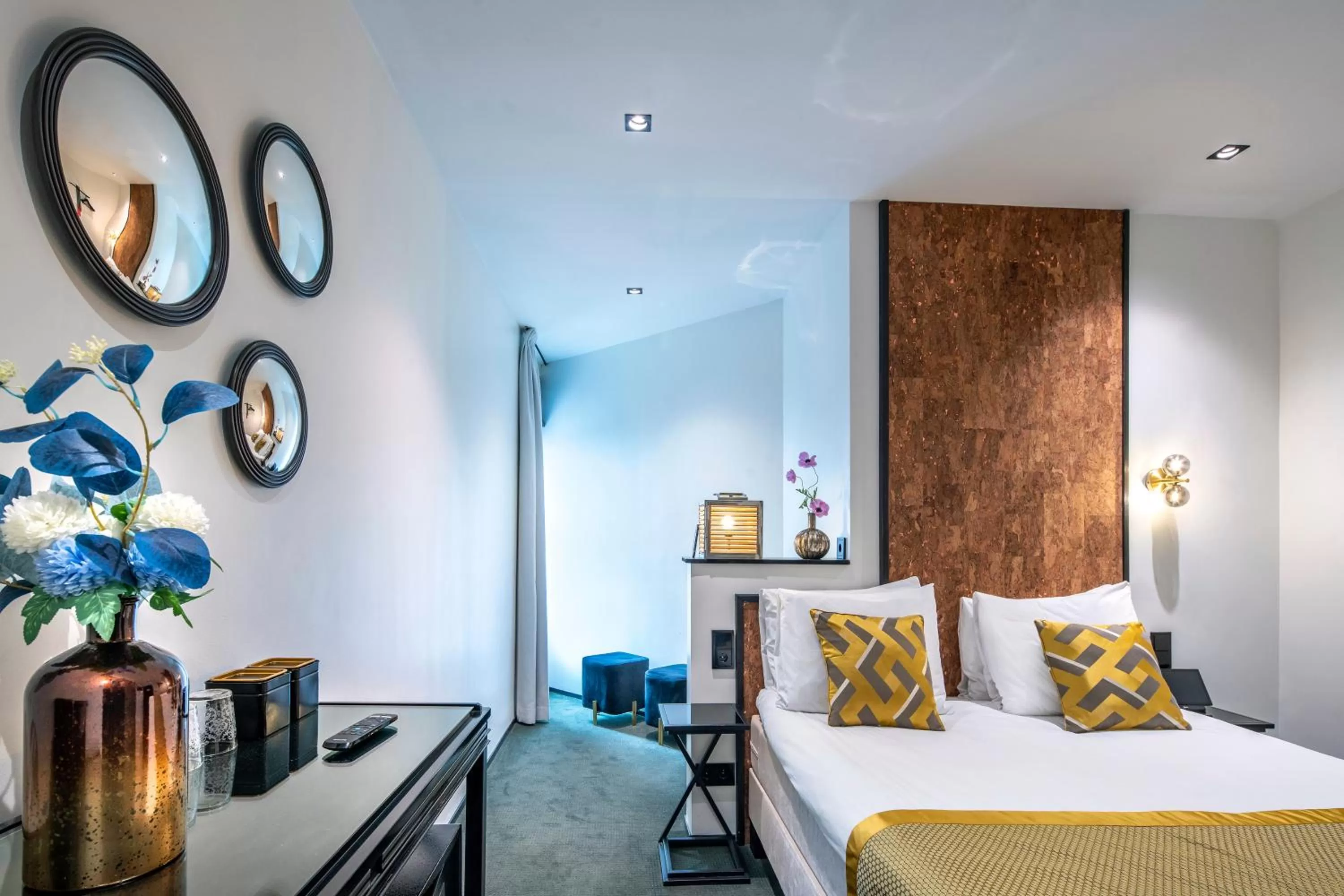 Photo of the whole room, Bed in Sotel Amsterdam Central Station