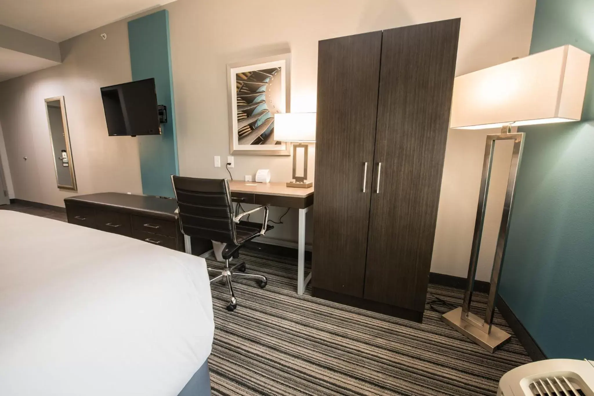 Photo of the whole room, TV/Entertainment Center in Holiday Inn Express & Suites Houston - Hobby Airport Area, an IHG Hotel