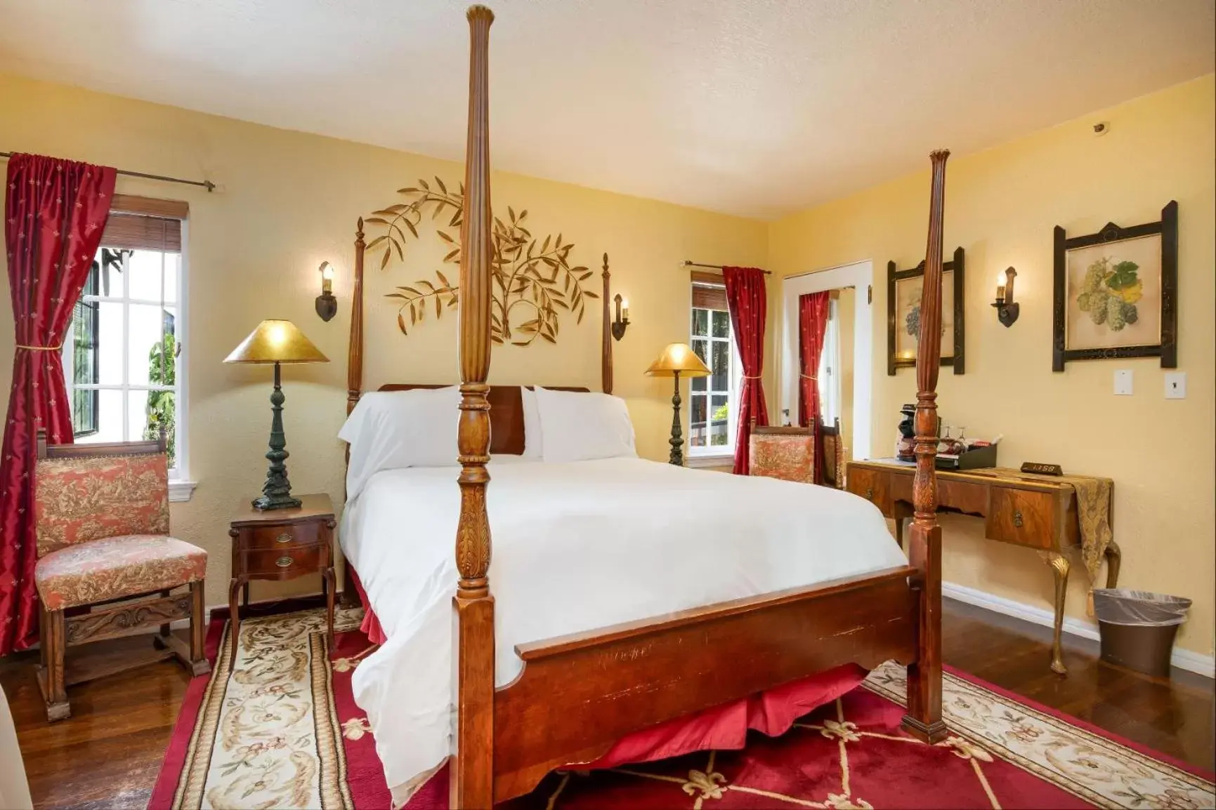 Standard Queen Room in Candlelight Inn Napa Valley Standard Queen Room in Candlelight Inn Napa Valley