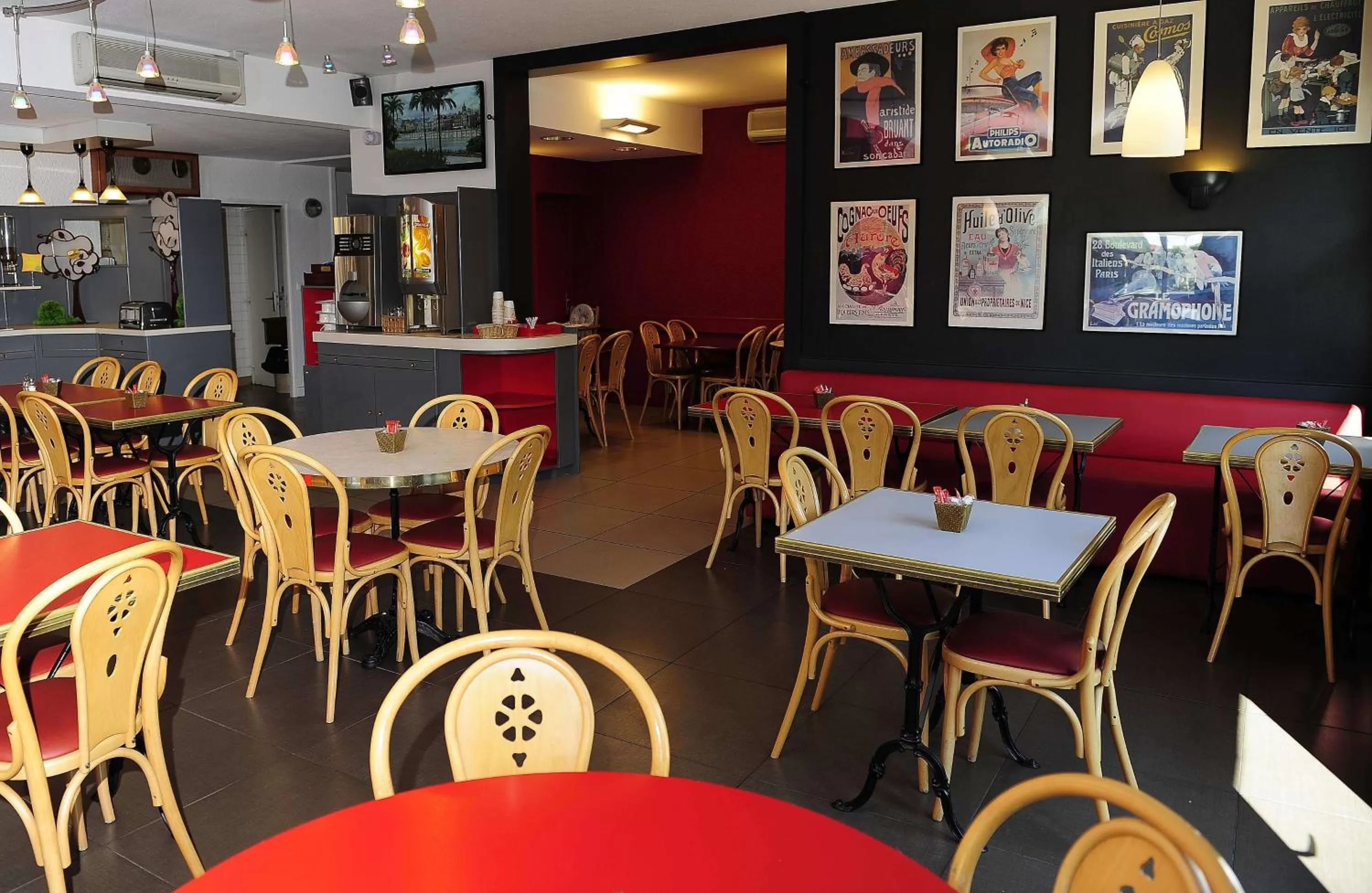 Restaurant/places to eat in ibis Lyon Est Beynost