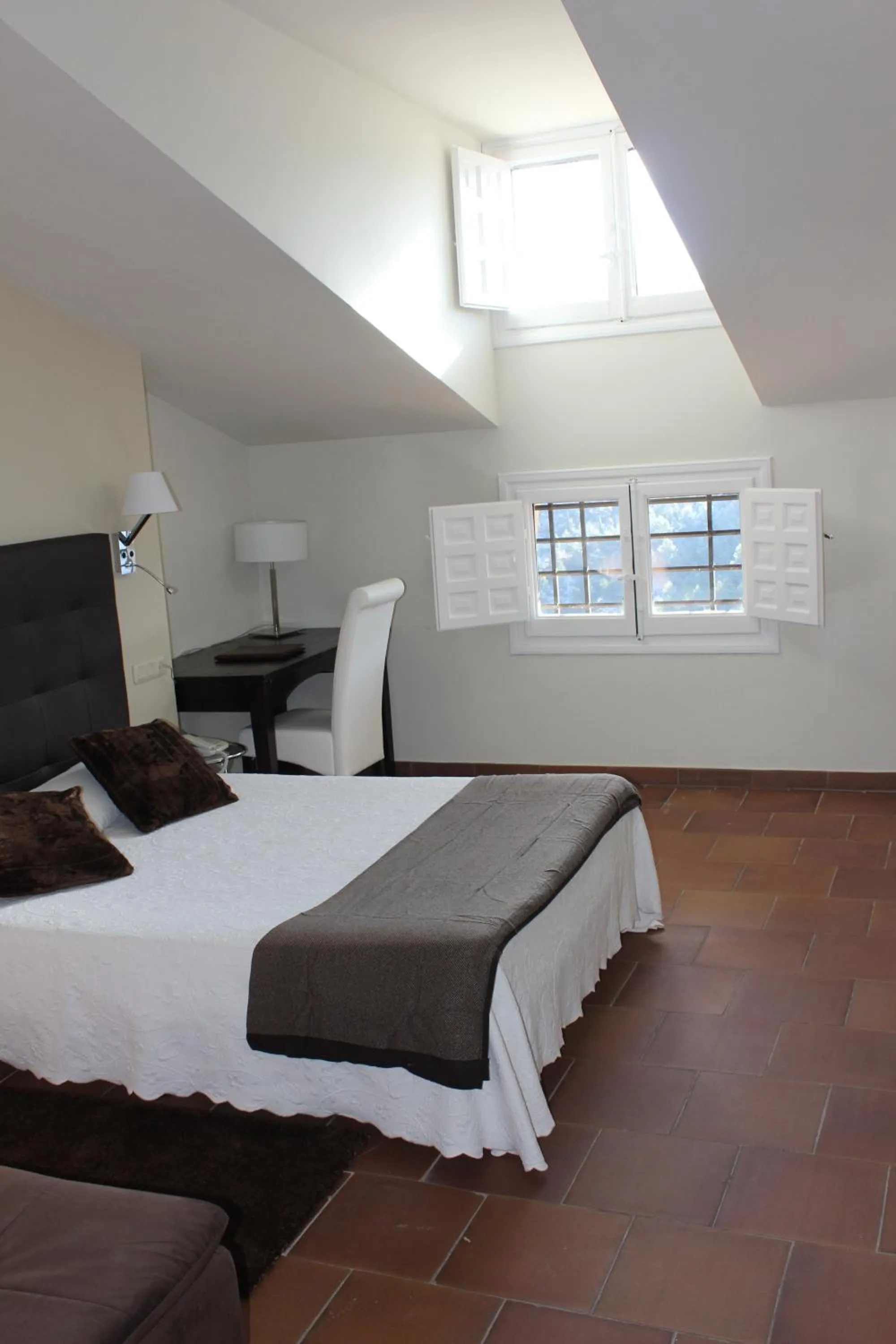 Photo of the whole room, Bed in Hotel Leonor de Aquitania