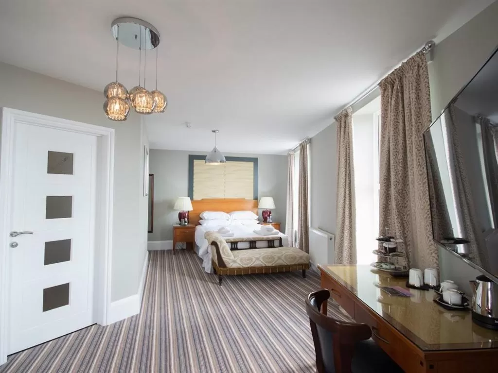 King Suite with Sea View in The Wayfarer Rooms