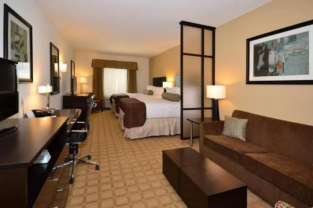 Living room, Seating Area in Best Western Plus Lytle Inn and Suites