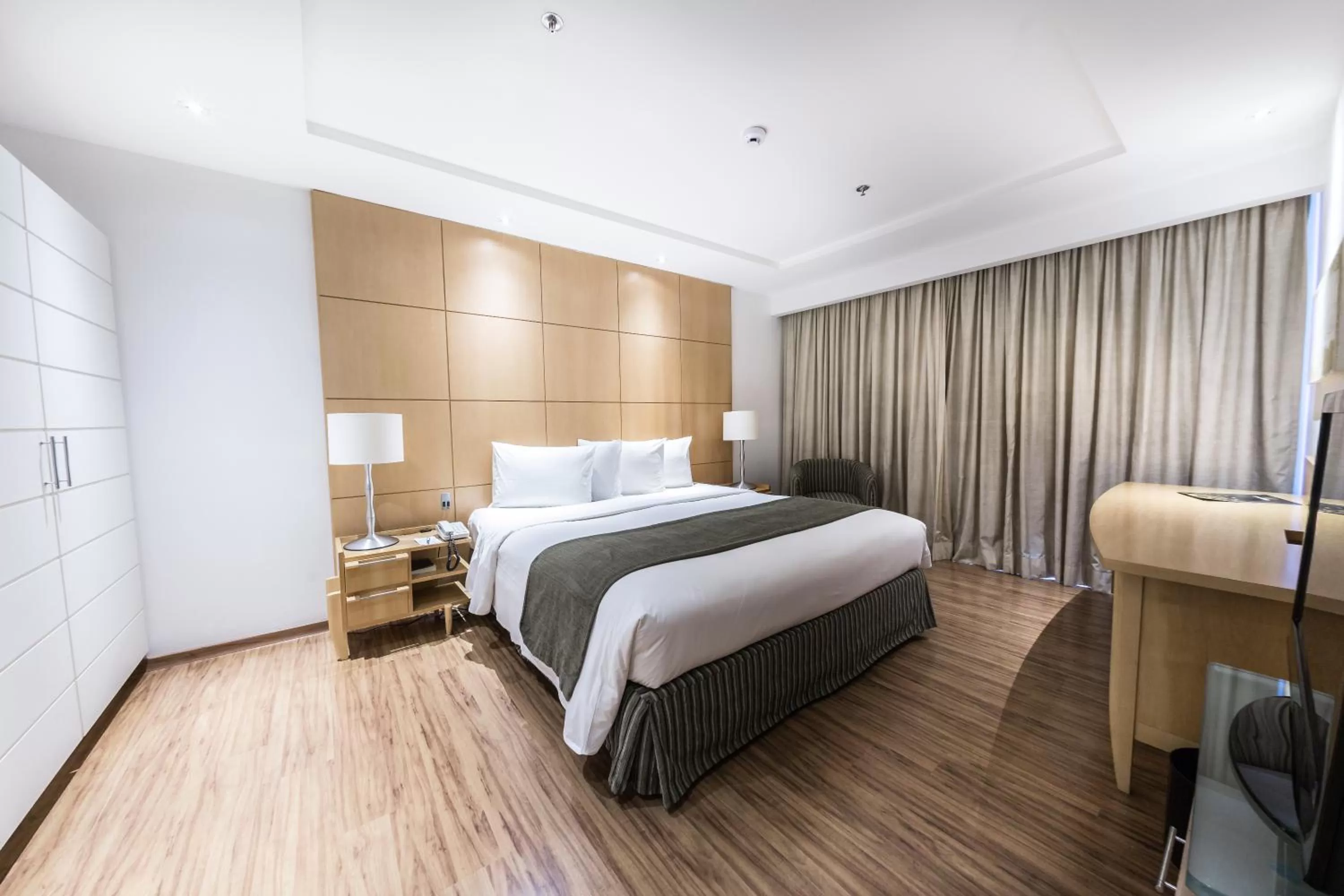 Bed in Grand Bittar Hotel